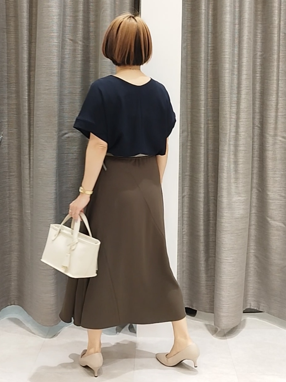 s u g iさんの「UNTITLED｜【前後2WAY/はっ水/セットアップ可】リラクシーフレンチスリーブブラウス」を使ったコーディネート