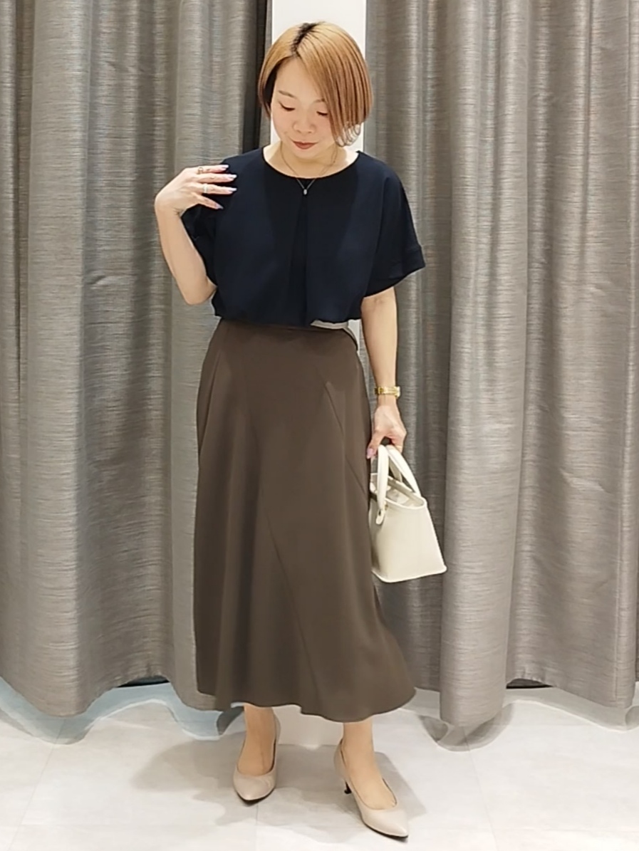s u g iさんの「UNTITLED｜【前後2WAY/はっ水/セットアップ可】リラクシーフレンチスリーブブラウス」を使ったコーディネート