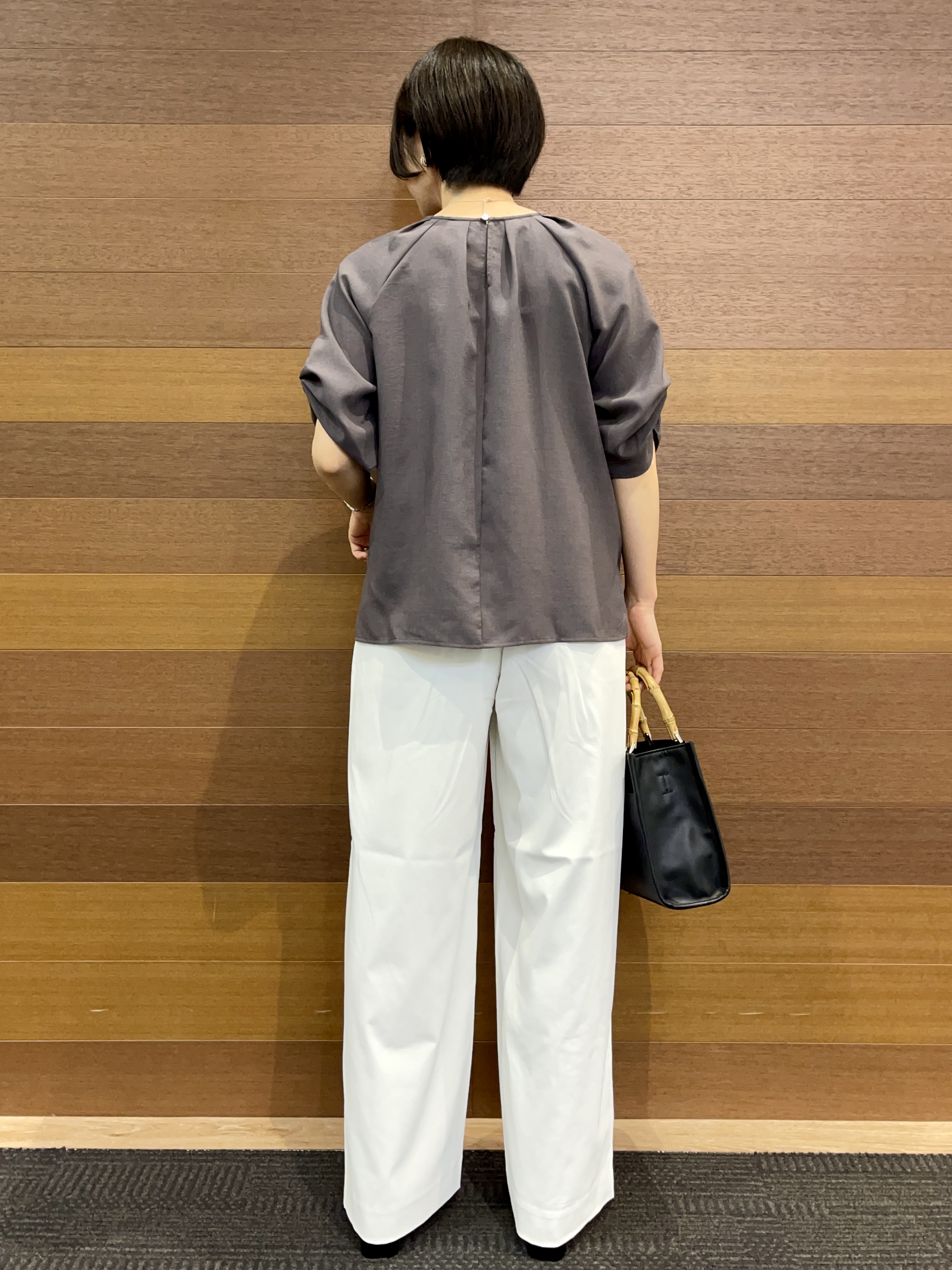 umiさんの「OPAQUE.CLIP｜【接触冷感／吸水速乾】リネンライク タックスリーブブラウス《セットアップ対応／洗濯機OK》」を使ったコーディネート