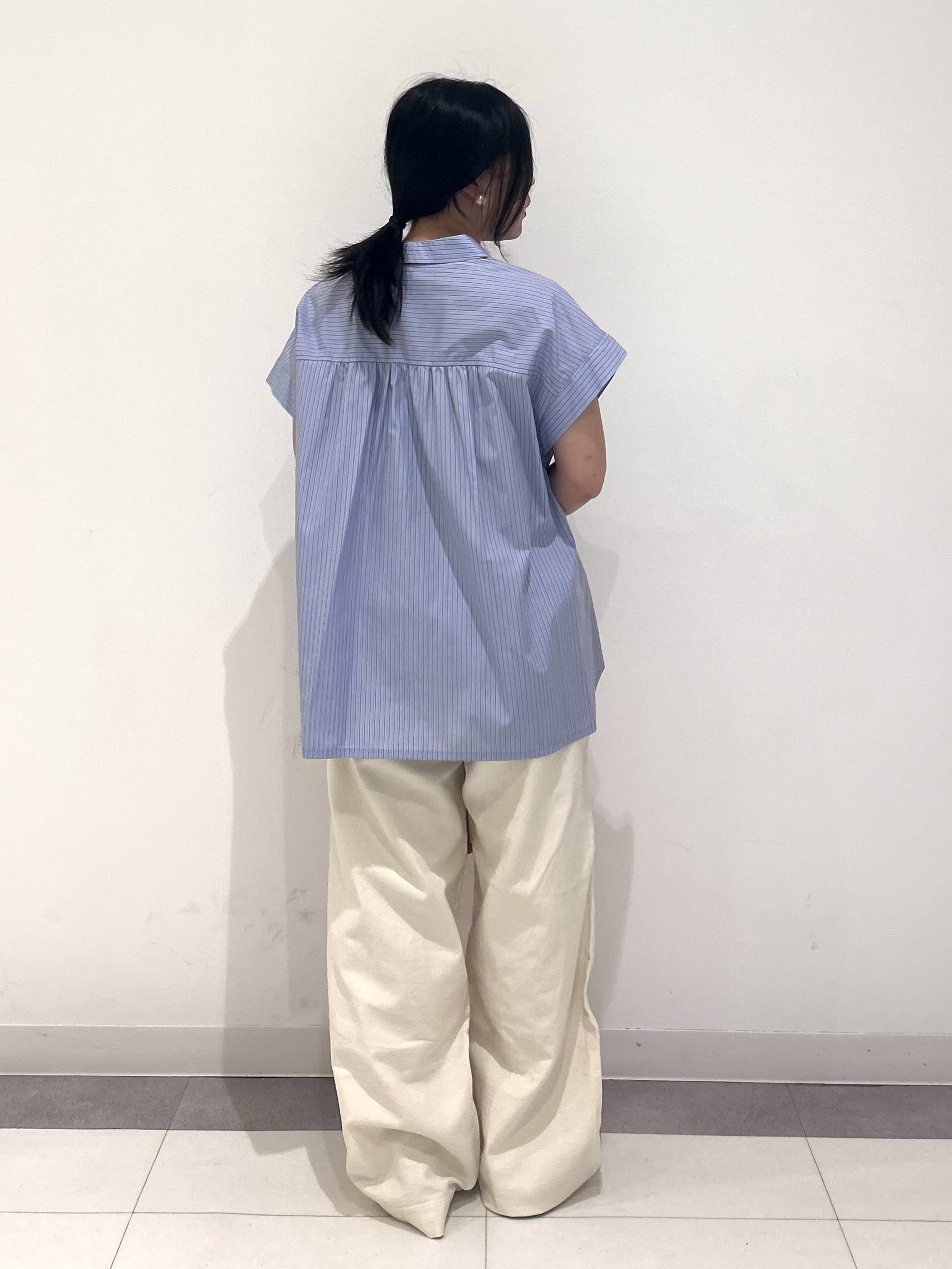 とりみさんの「DRESSTERIOR｜【毎年人気/ウォッシャブル】バックフレア ストライプシャツ」を使ったコーディネート