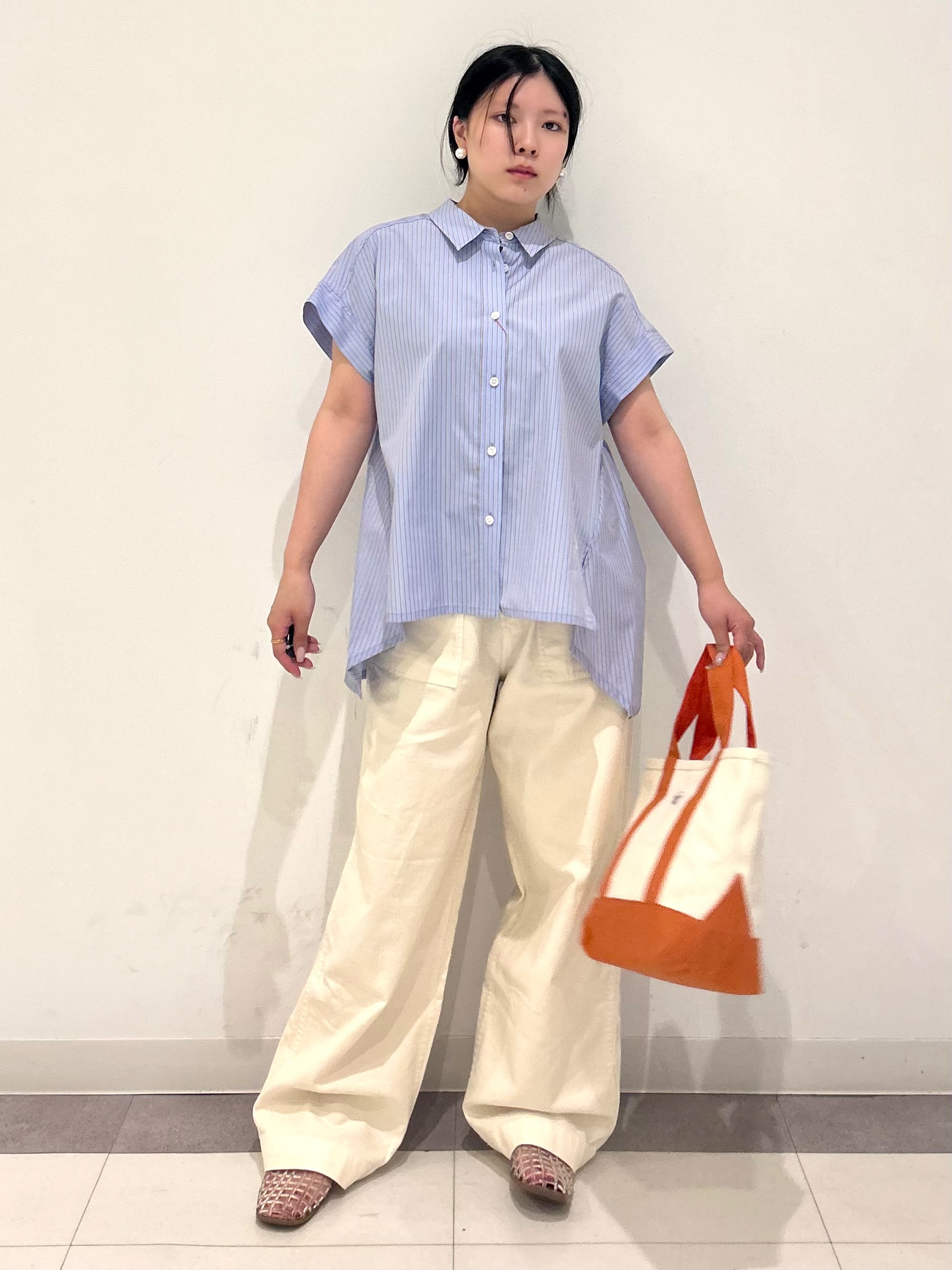 とりみさんの「DRESSTERIOR｜【毎年人気/ウォッシャブル】バックフレア ストライプシャツ」を使ったコーディネート