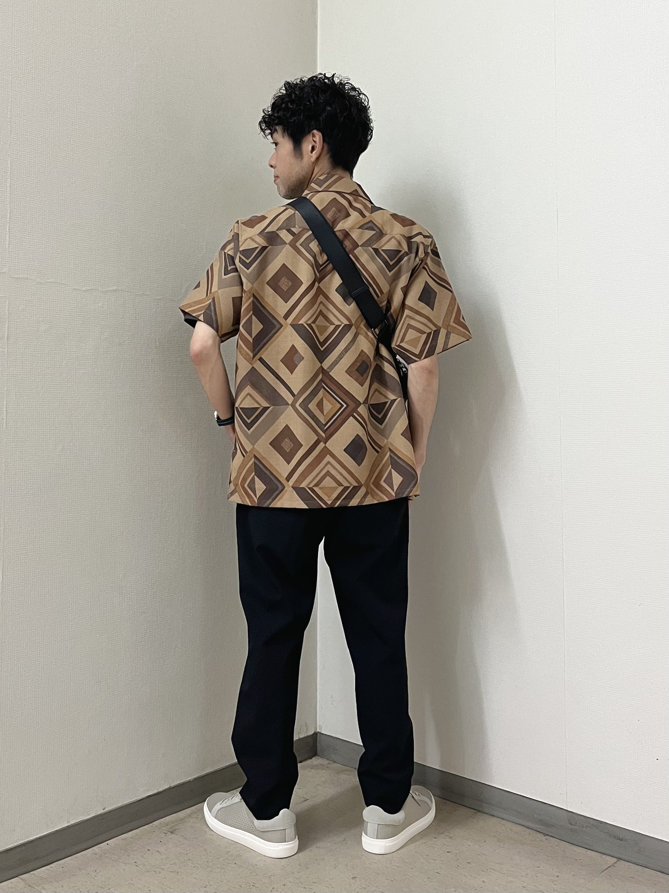 URAさんの「TAKEO KIKUCHI｜【吸汗速乾】タイル柄プリント 半袖シャツ」を使ったコーディネート