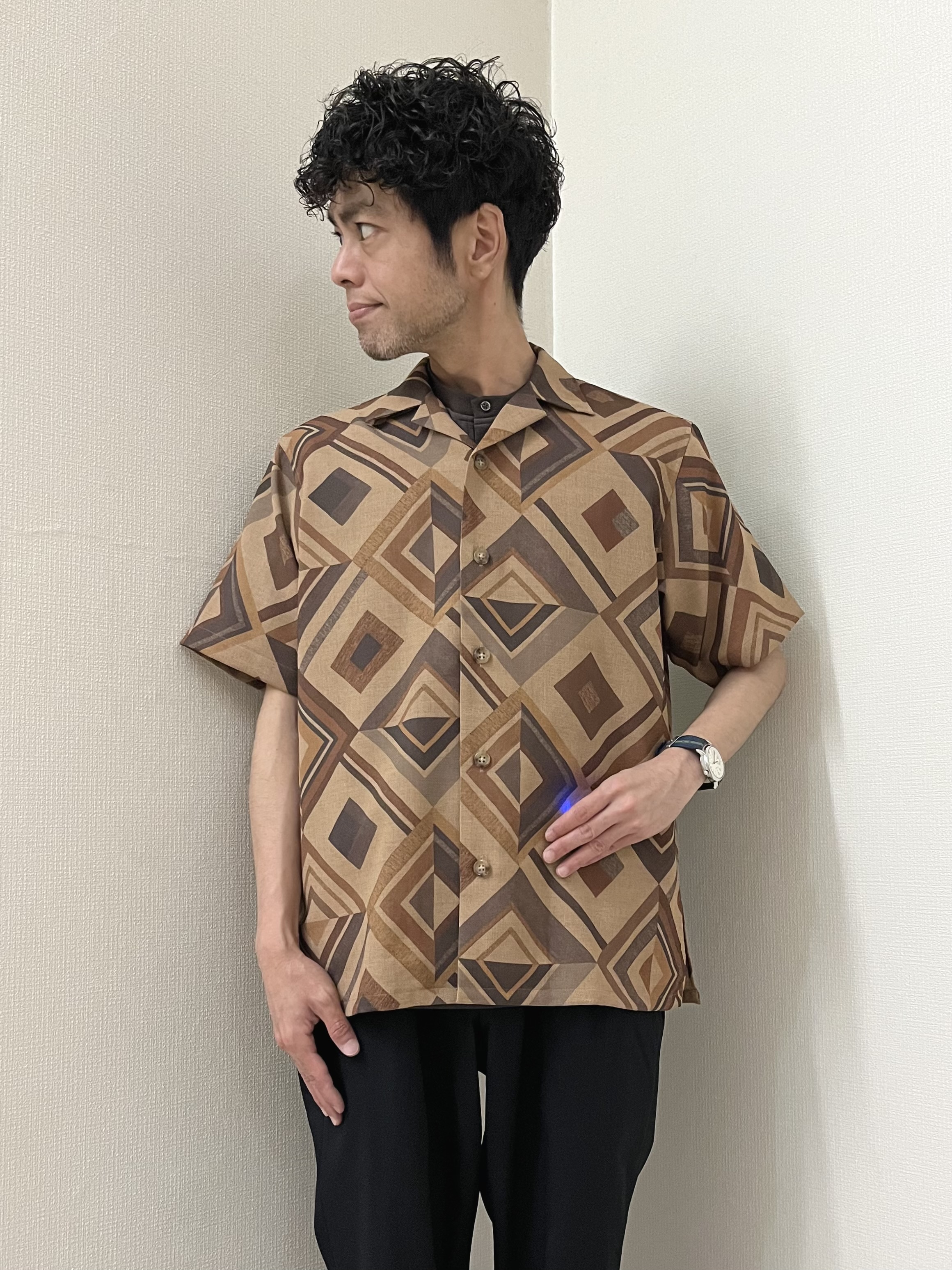 URAさんの「TAKEO KIKUCHI｜【吸汗速乾】タイル柄プリント 半袖シャツ」を使ったコーディネート
