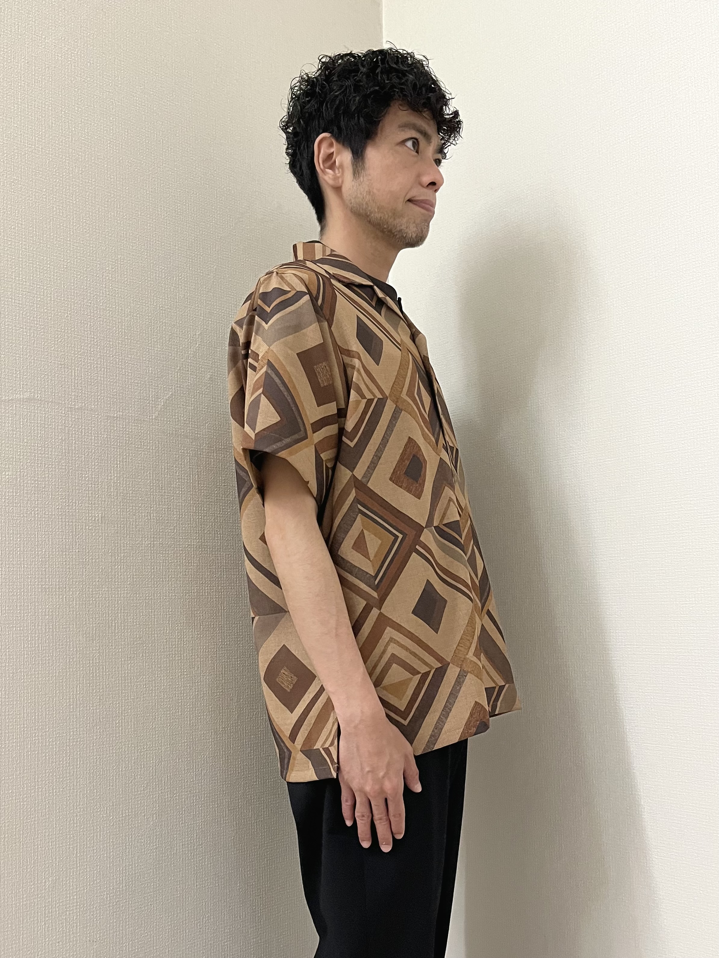 URAさんの「TAKEO KIKUCHI｜【吸汗速乾】タイル柄プリント 半袖シャツ」を使ったコーディネート