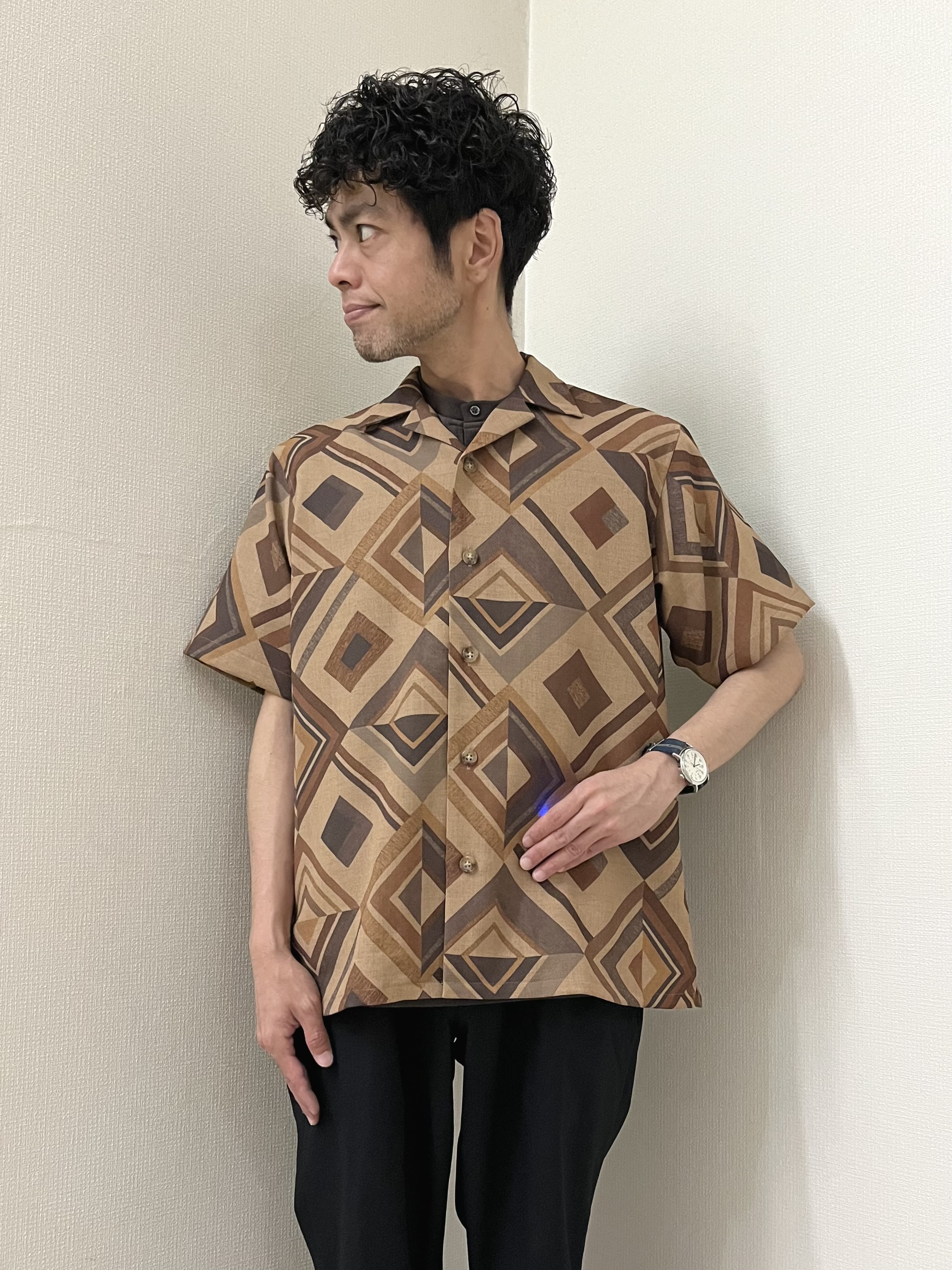 URAさんの「TAKEO KIKUCHI｜【吸汗速乾】タイル柄プリント 半袖シャツ」を使ったコーディネート
