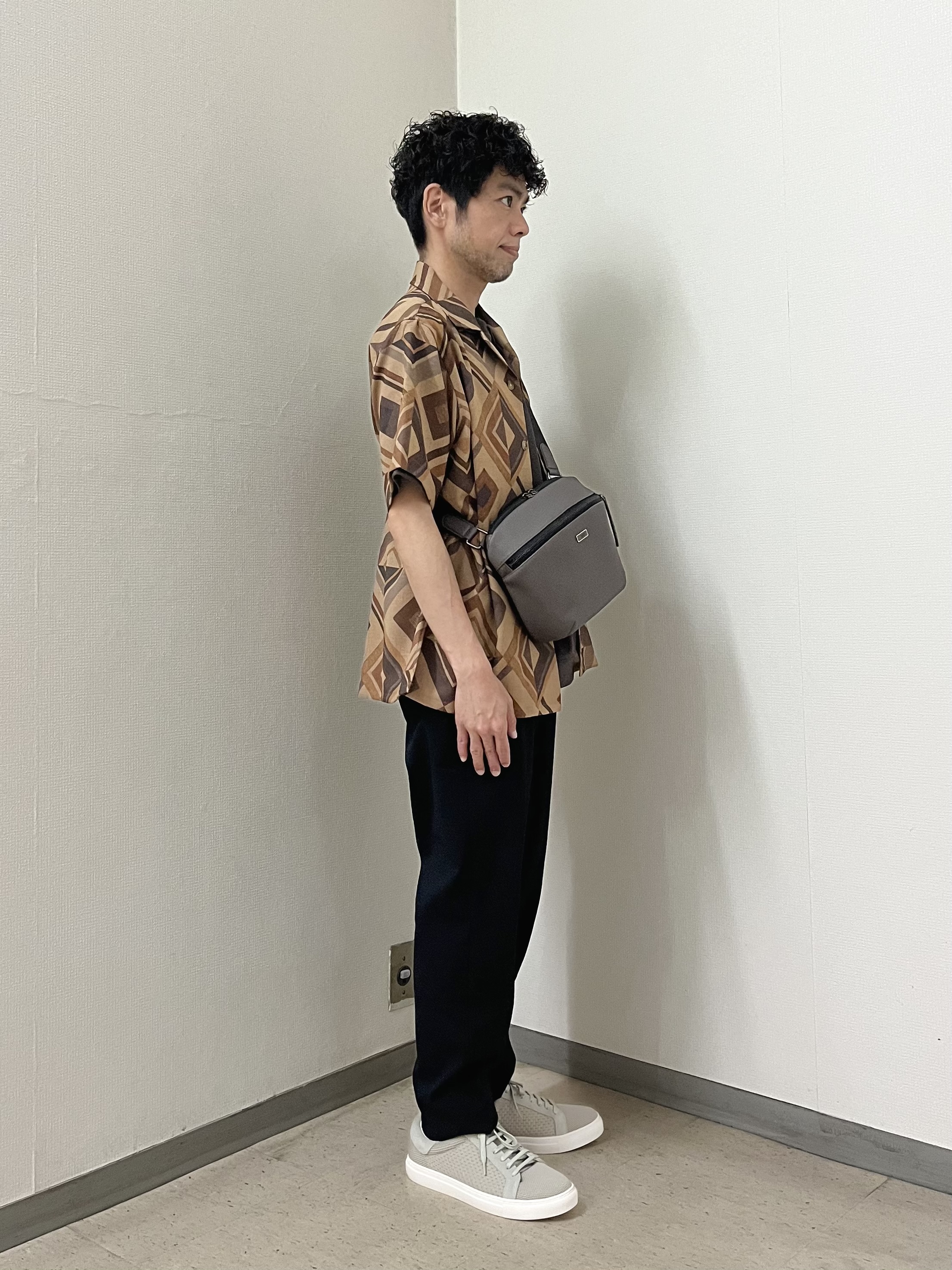 URAさんの「TAKEO KIKUCHI｜【吸汗速乾】タイル柄プリント 半袖シャツ」を使ったコーディネート