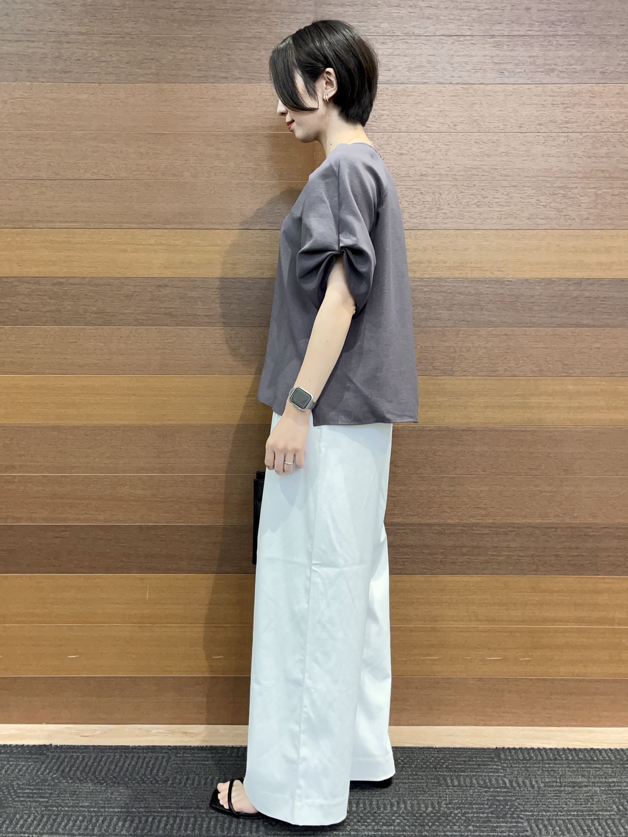 umiさんの「OPAQUE.CLIP｜【接触冷感／吸水速乾】リネンライク タックスリーブブラウス《セットアップ対応／洗濯機OK》」を使ったコーディネート