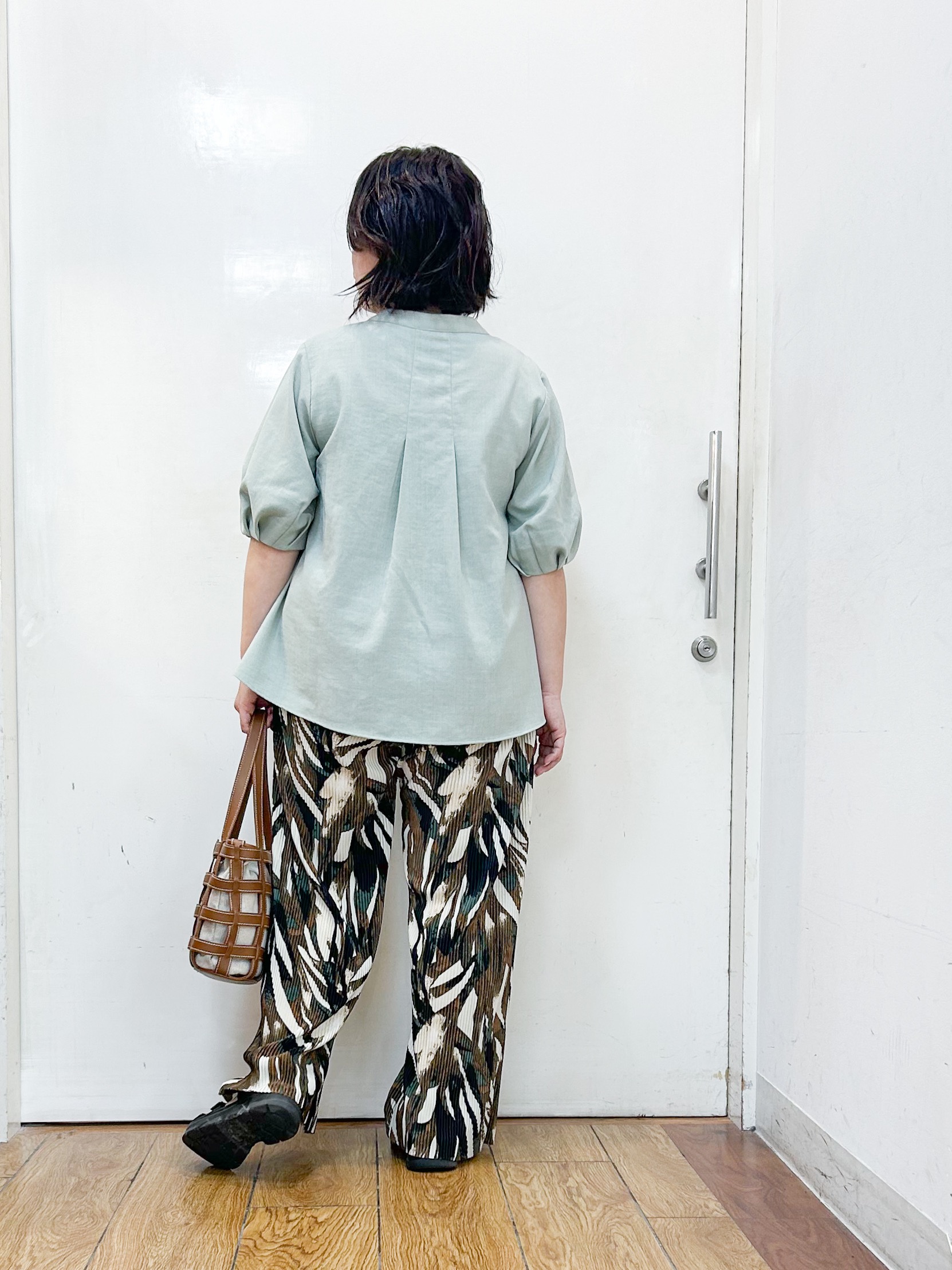 haruさんの「SHOO･LA･RUE｜【高レビュー/洗濯後しわになりにくい/インせず着られる】自然に体型カバー 麻調ペプラムブラウス」を使ったコーディネート