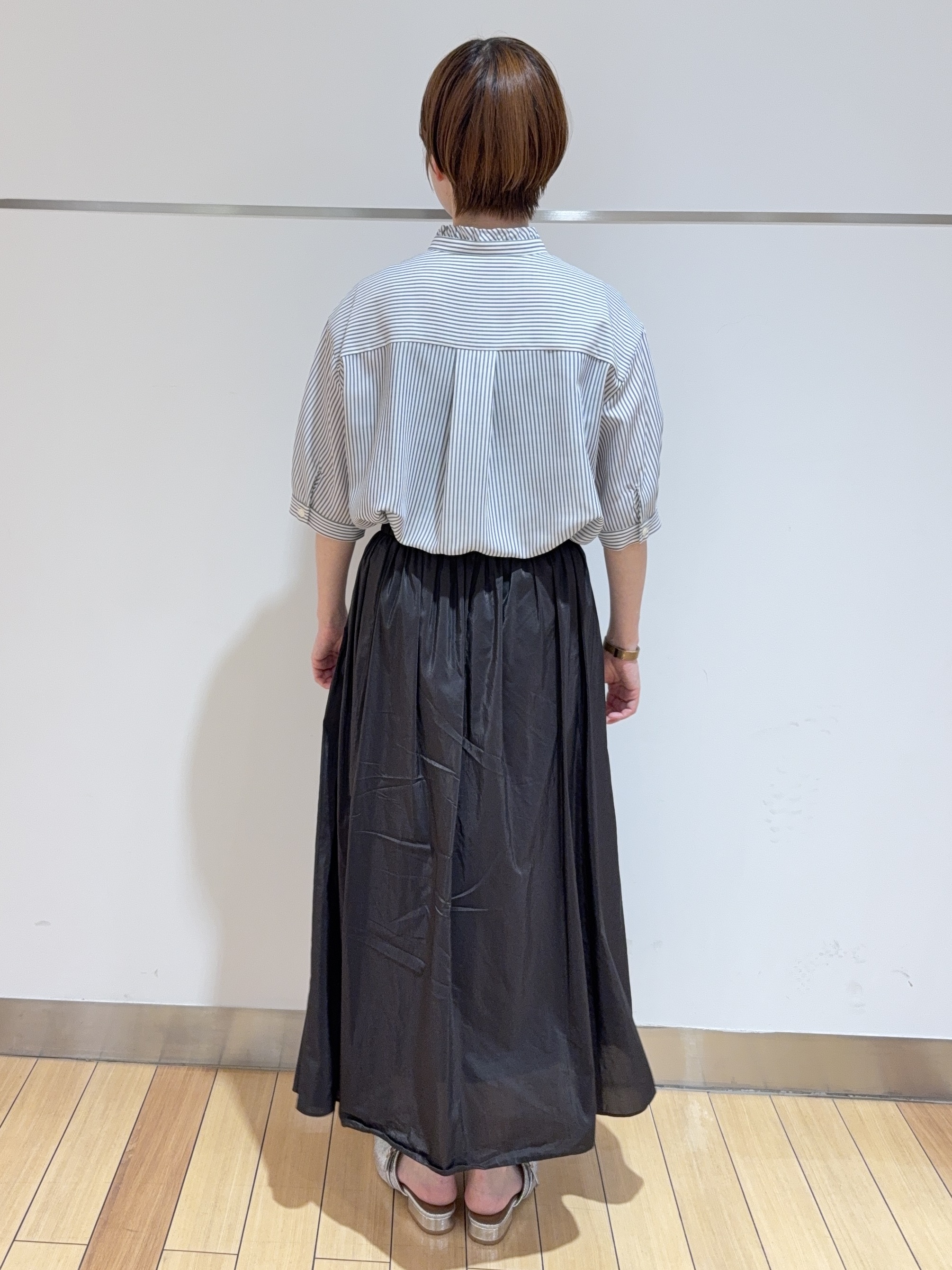 あやさんの「UNTITLED｜【接触冷感/通気性/洗える】スタンドカラーフリルブラウス」を使ったコーディネート