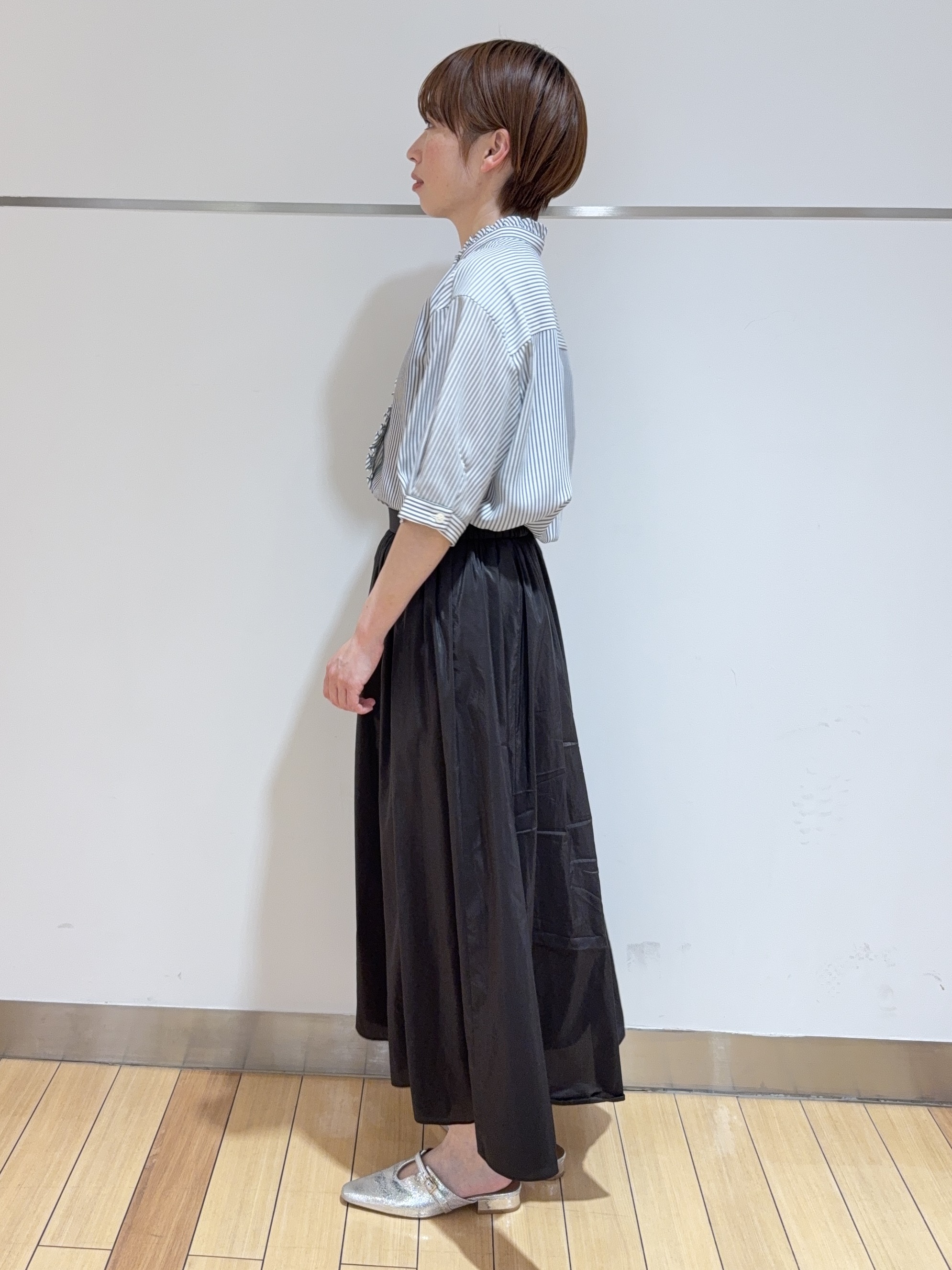 あやさんの「UNTITLED｜【接触冷感/通気性/洗える】スタンドカラーフリルブラウス」を使ったコーディネート