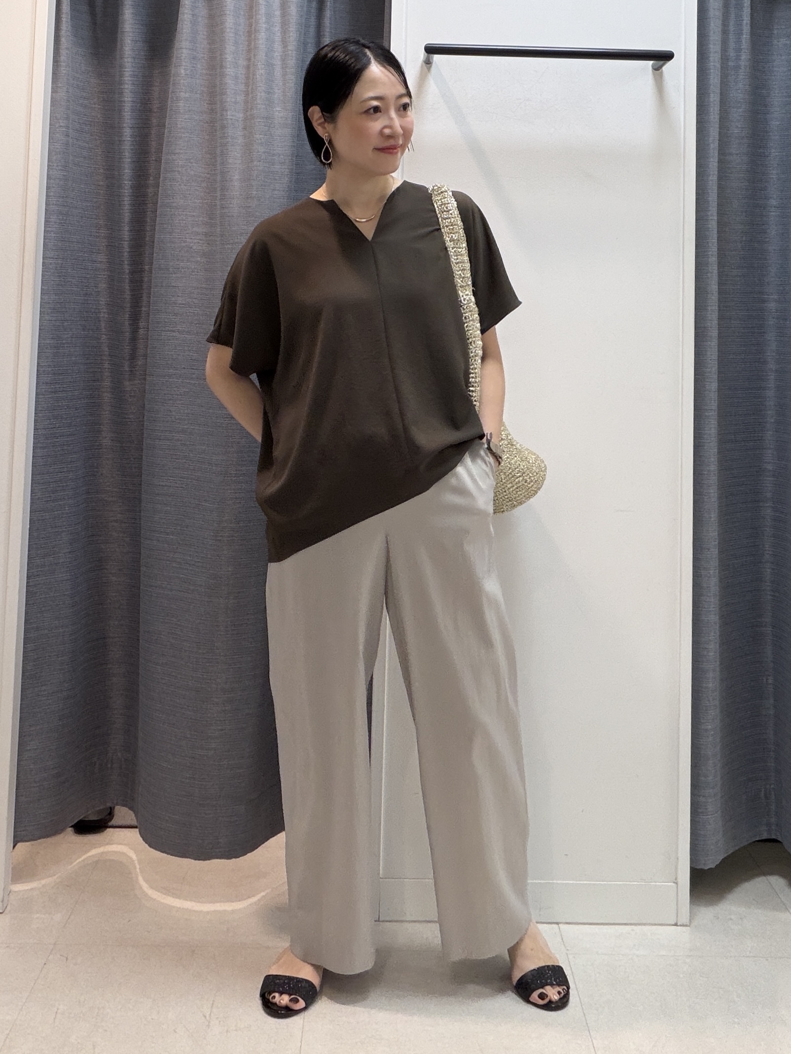 shihoさんの「INDIVI｜【UV/接触冷感/セットアップ可】リラクシーキーVネックブラウス」を使ったコーディネート