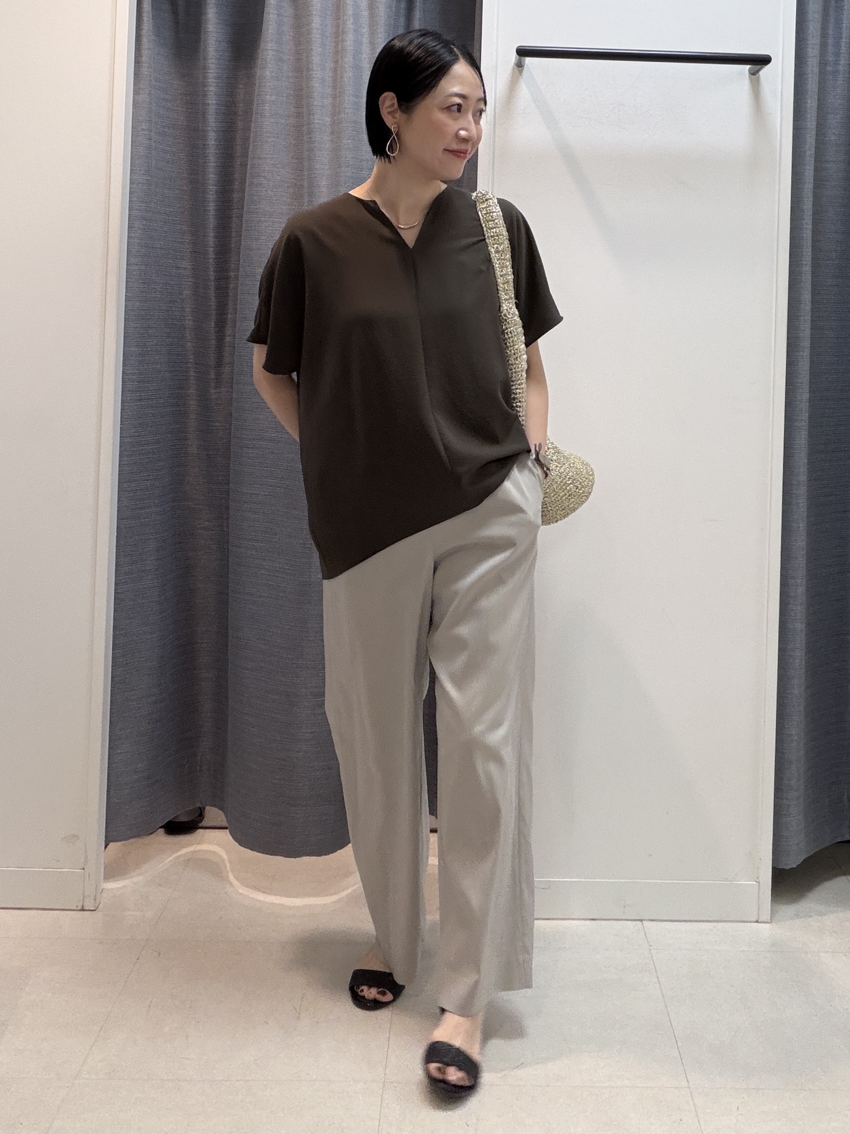 shihoさんの「INDIVI｜【UV/接触冷感/セットアップ可】リラクシーキーVネックブラウス」を使ったコーディネート