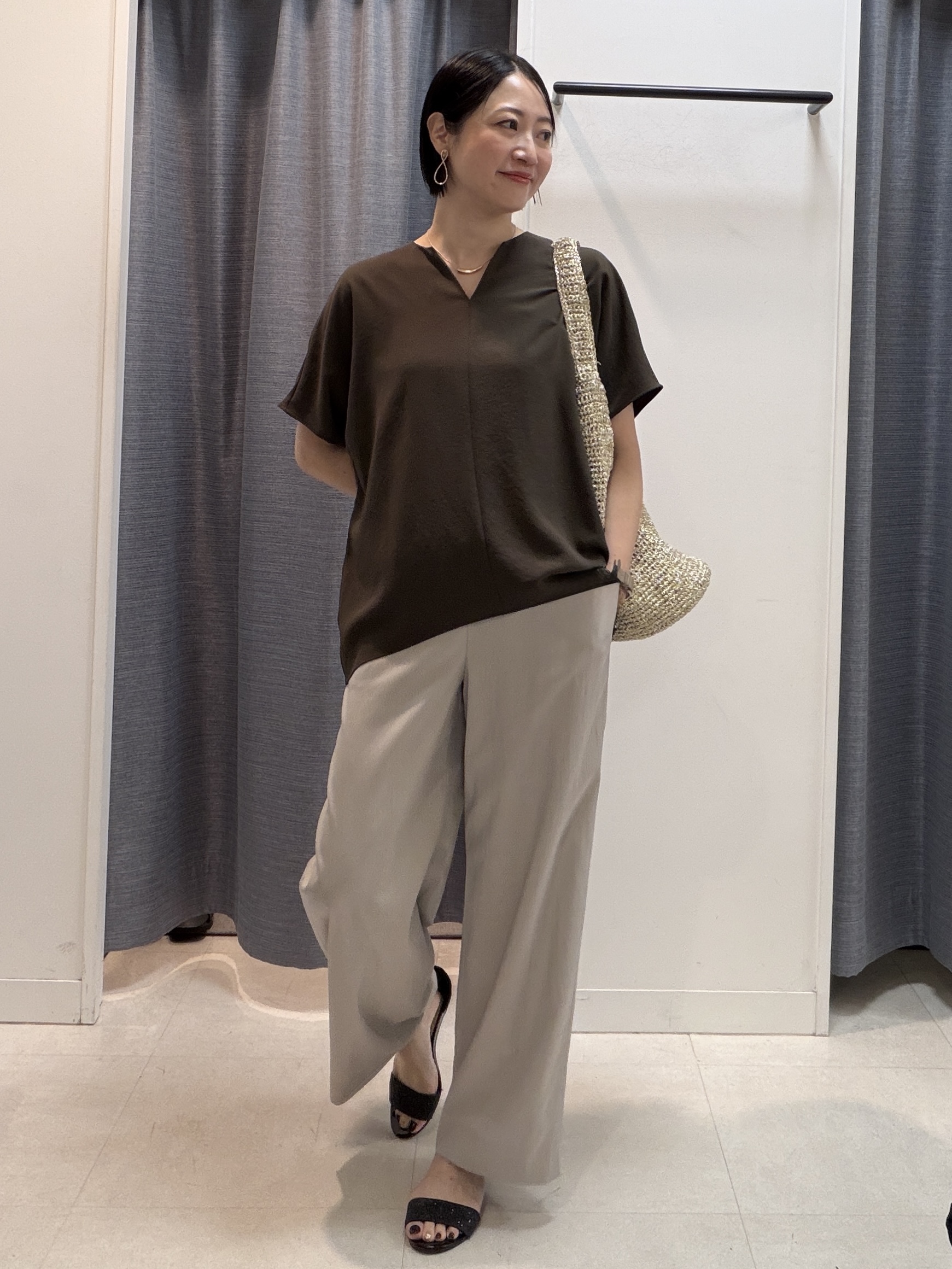 shihoさんの「INDIVI｜【UV/接触冷感/セットアップ可】リラクシーキーVネックブラウス」を使ったコーディネート