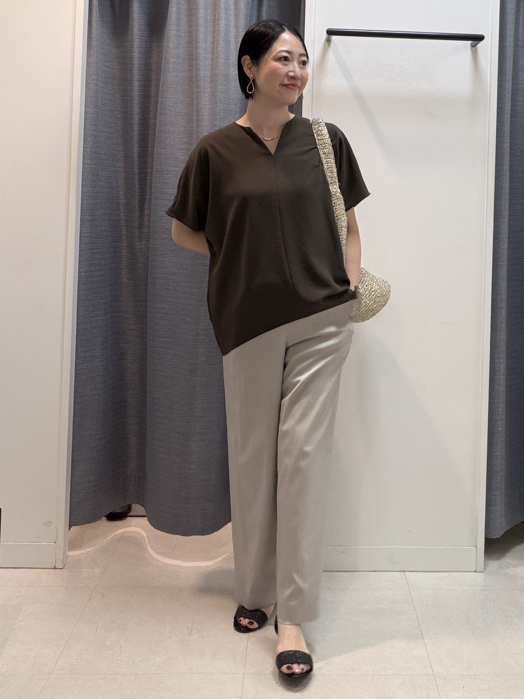 shihoさんの「INDIVI｜【UV/接触冷感/セットアップ可】リラクシーキーVネックブラウス」を使ったコーディネート