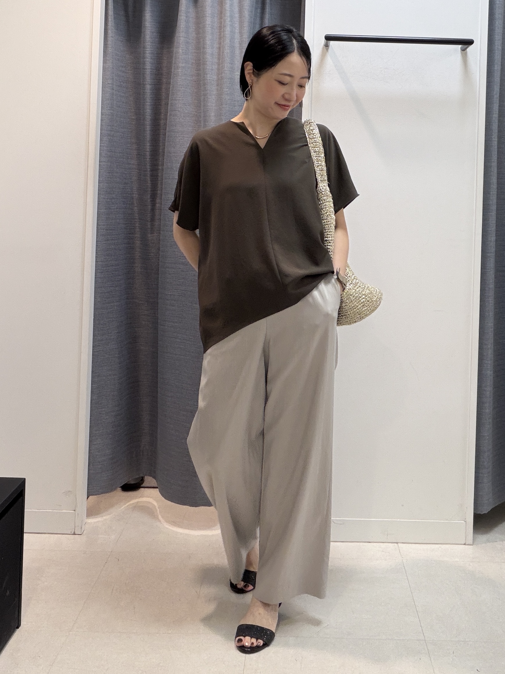 shihoさんの「INDIVI｜【UV/接触冷感/セットアップ可】リラクシーキーVネックブラウス」を使ったコーディネート