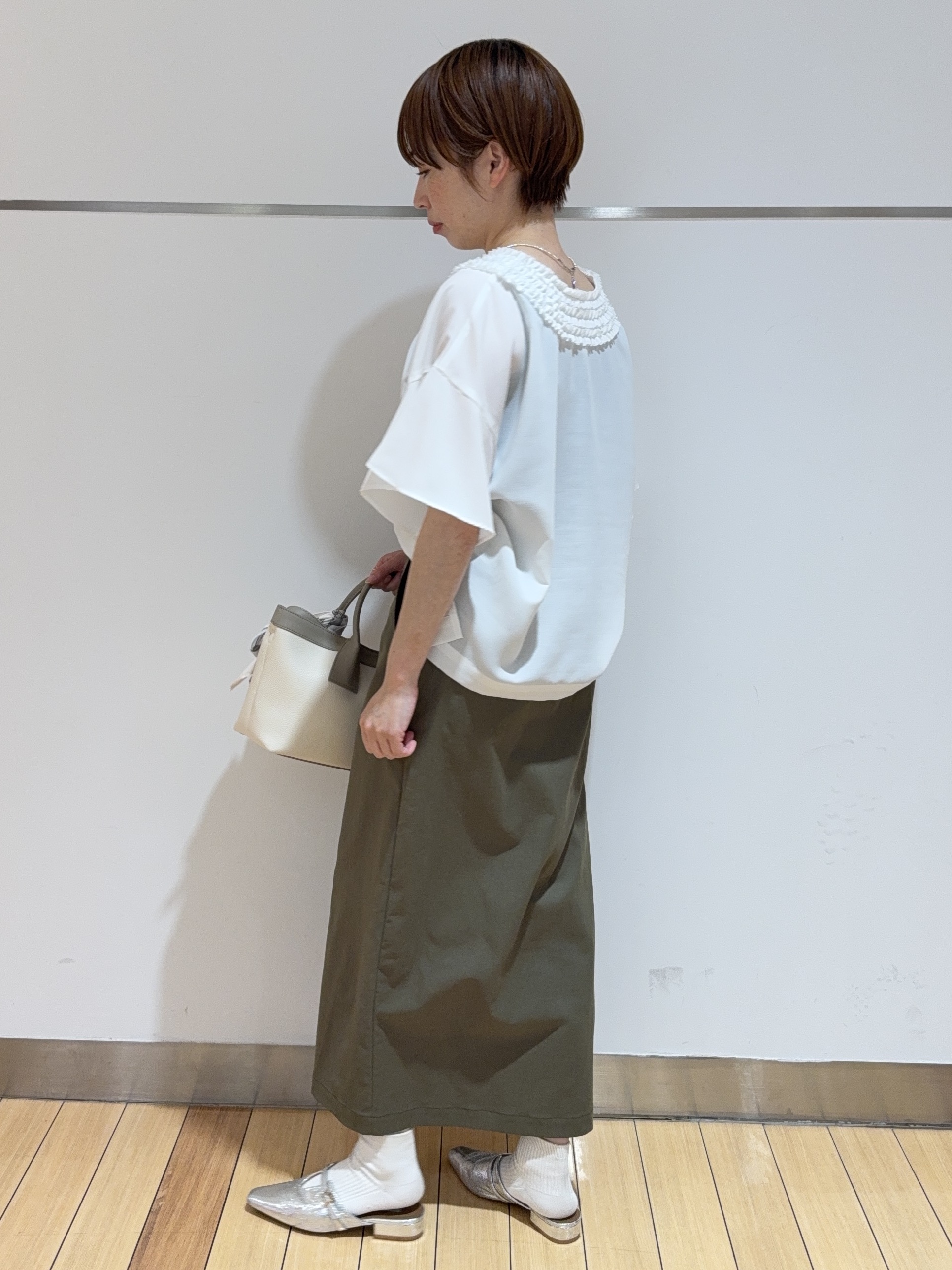 あやさんの「UNTITLED｜【接触冷感/通気性/洗える】Vネックフリルブラウス」を使ったコーディネート