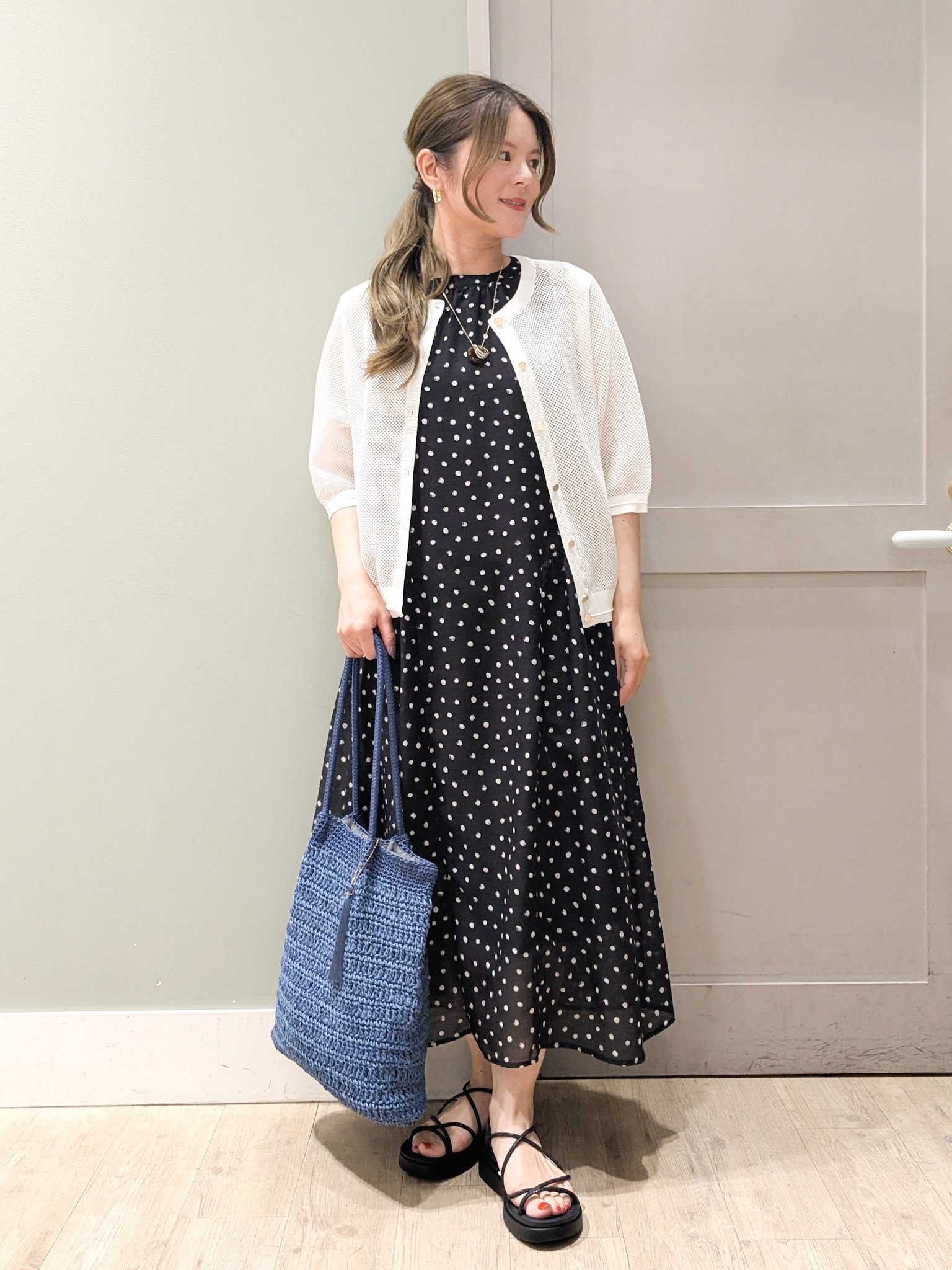 kuwawaさんの「grove｜【貴島明日香さん着用・洗える】透けない、大人のメッシュカーディガン」を使ったコーディネート