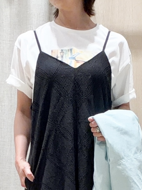 ヨッコさんの「grove｜【洗濯機OK・ひんやり】朝晩の気温差に◎軽やかシアーシャツ」を使ったコーディネート