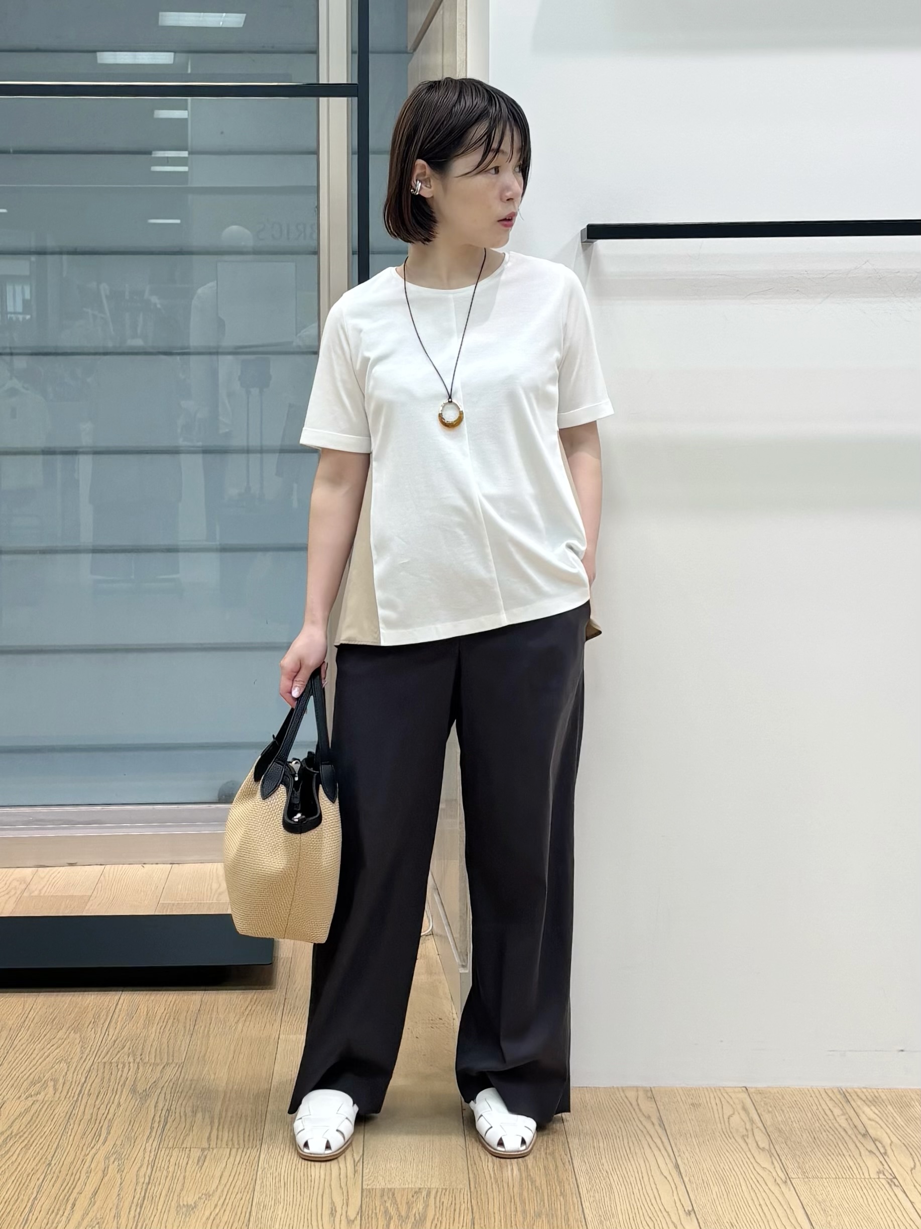 asamiさんの「INDIVI｜【バックシャン】異素材ドッキングプルオーバー」を使ったコーディネート