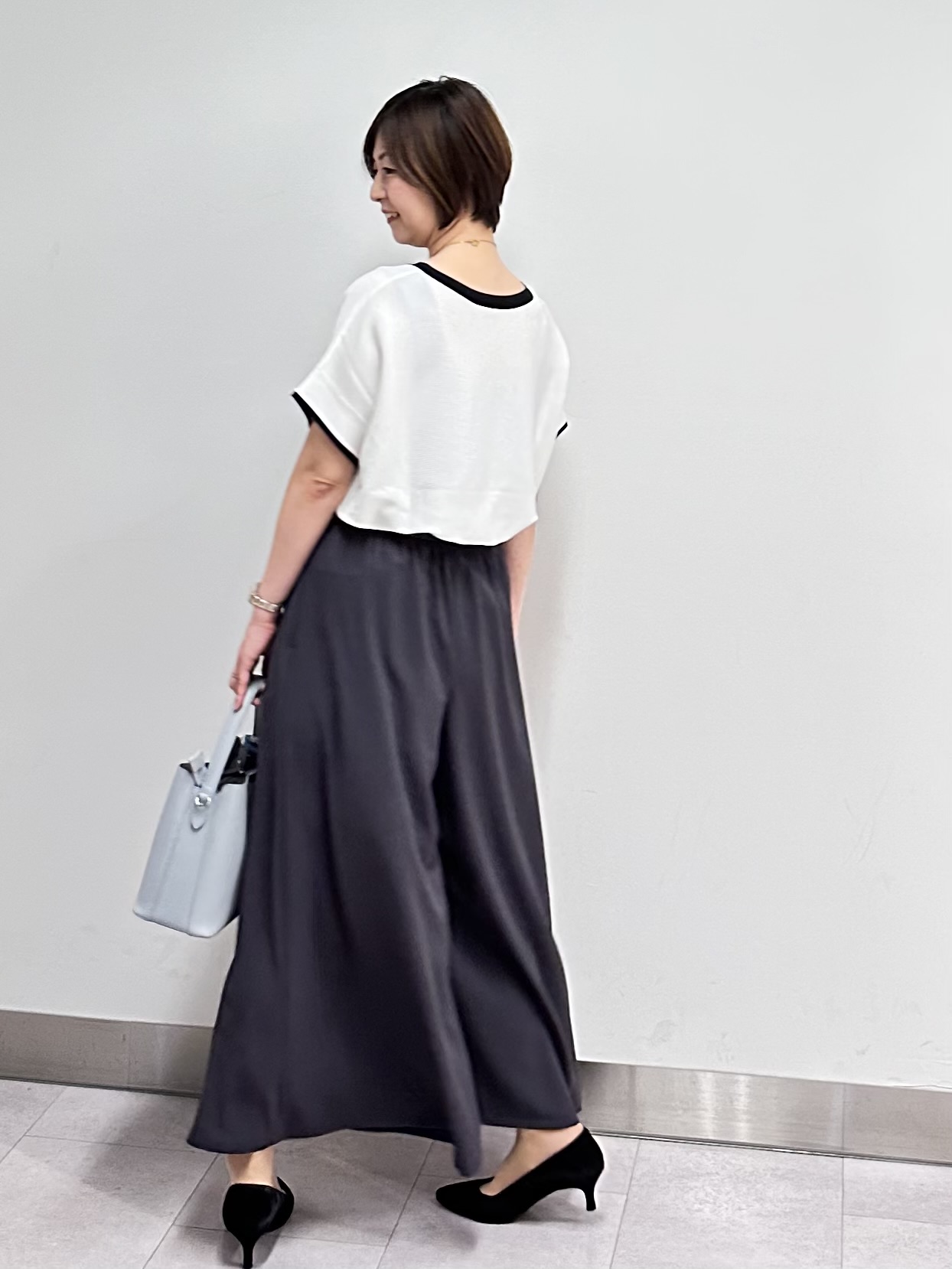 みなこさんの「UNTITLED｜【前後2WAY/はっ水/セットアップ可】リラクシーフレンチスリーブブラウス」を使ったコーディネート