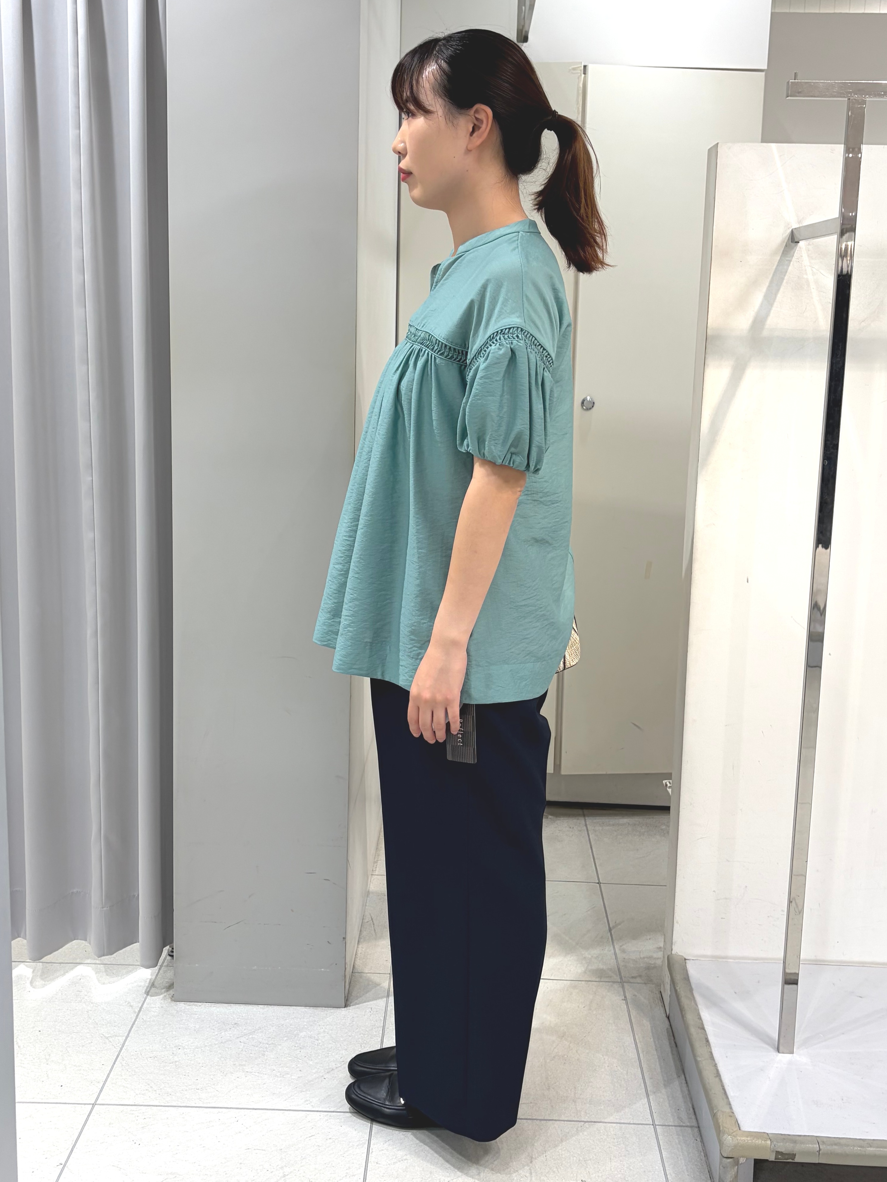 AZUSAさんの「Reflect｜ボリュームスリーブオフボディブラウス」を使ったコーディネート