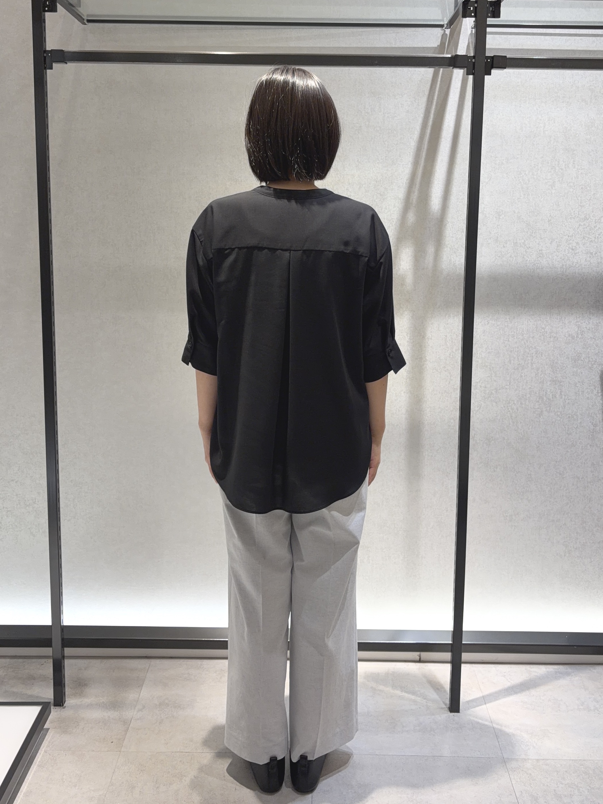 わたなべさんの「UNTITLED｜【接触冷感/通気性/洗える】フロントフリルブラウス」を使ったコーディネート