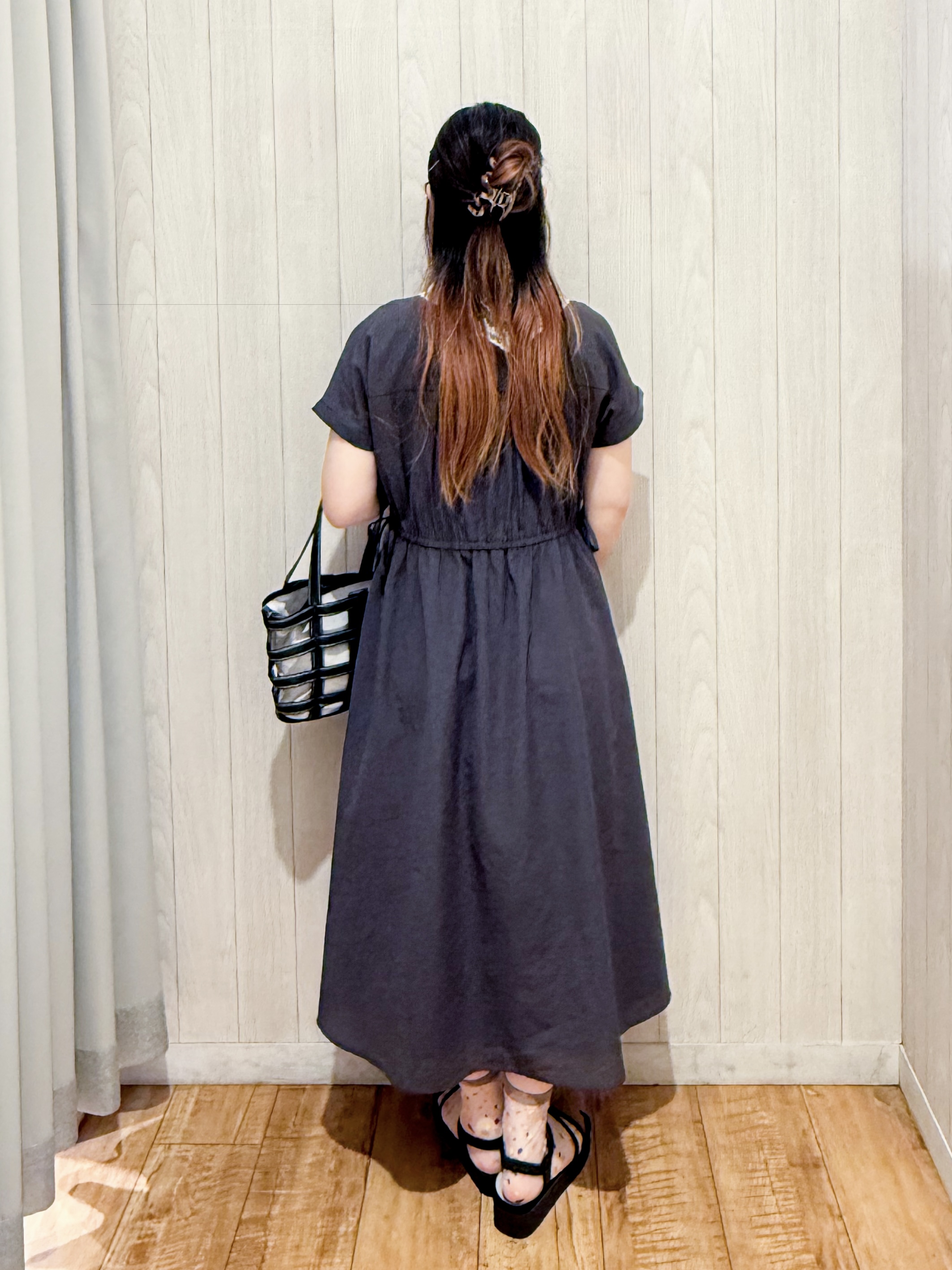 愛さんの「SHOO･LA･RUE｜【ひんやり/UV/吸水速乾/洗濯機可】さらり快適 ギャザーリボンワンピース」を使ったコーディネート