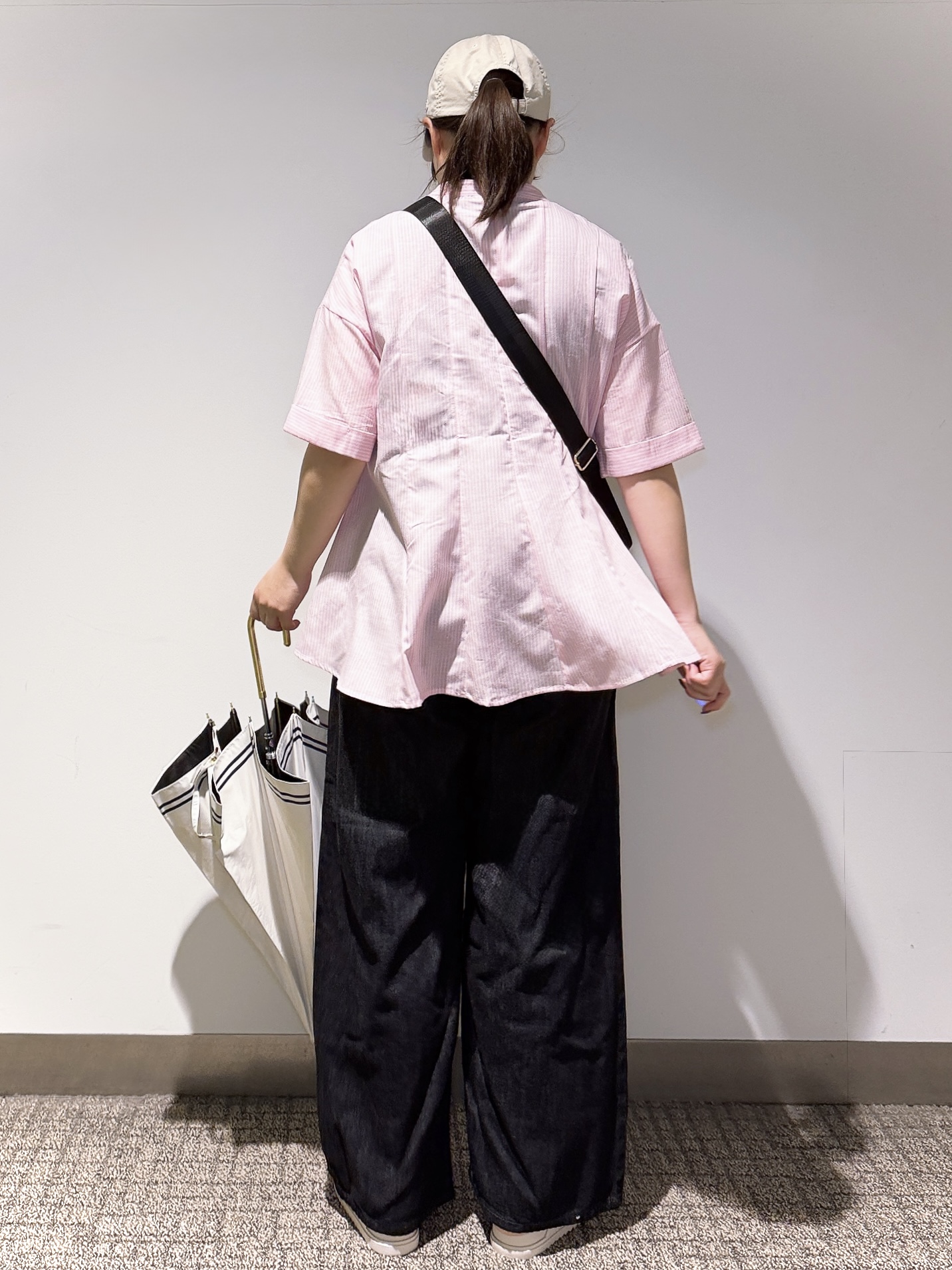 みーさんの「grove｜【洗濯機OK・ひんやり】さらっと軽やか、夏のフレアシャツ」を使ったコーディネート