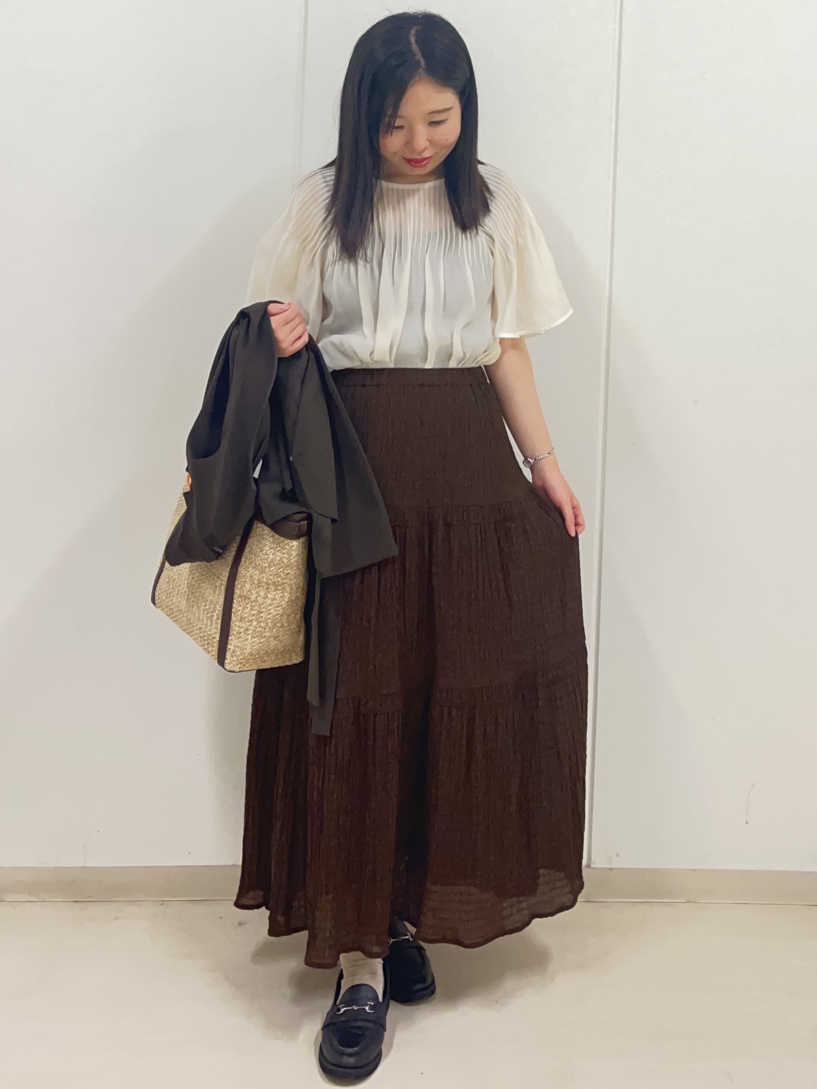 Rihoさんの「Reflect｜ピンタックデザインフレアスリーブブラウス」を使ったコーディネート