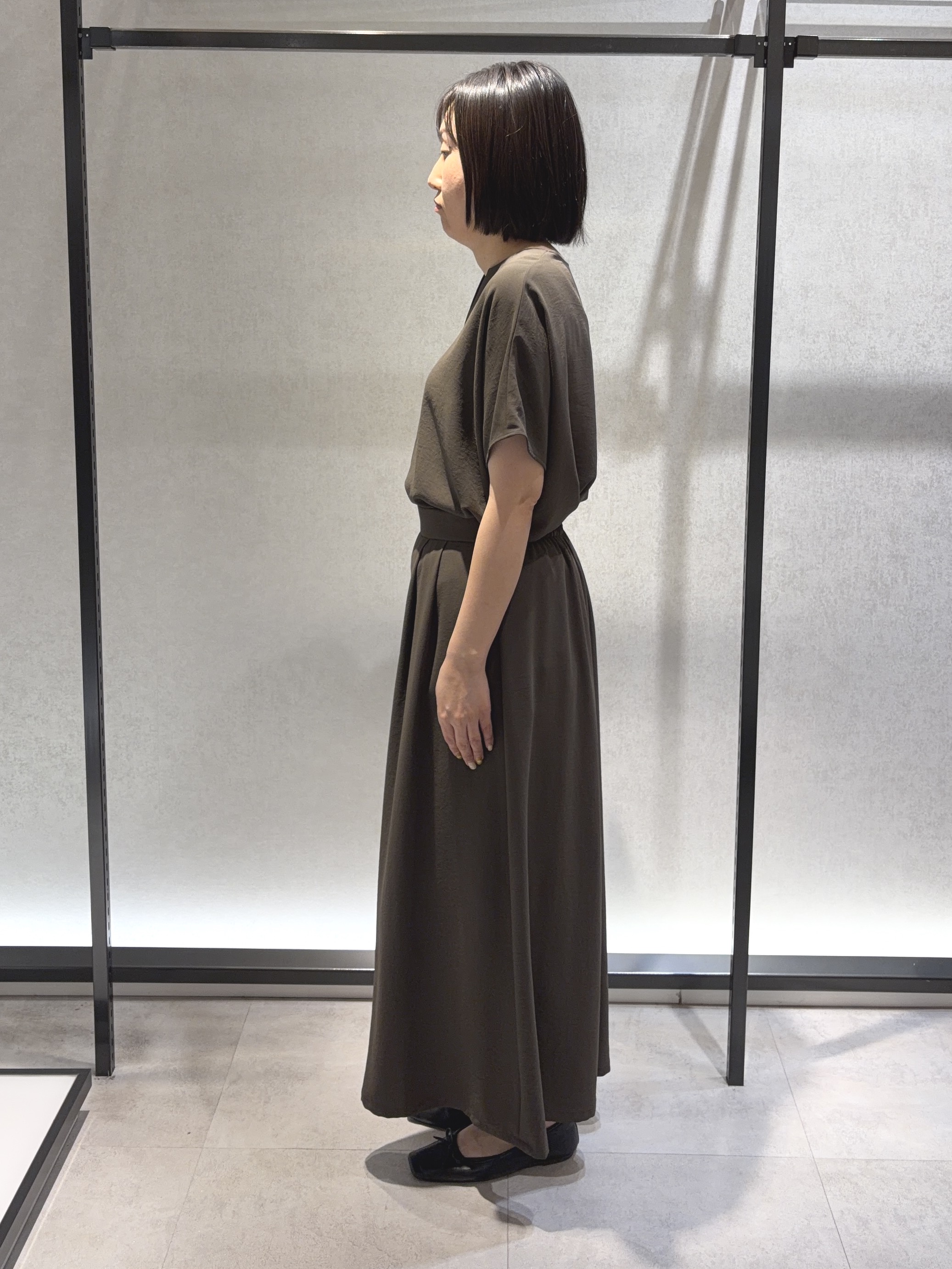 わたなべさんの「UNTITLED｜【UV/接触冷感/セットアップ可】リラクシーキーVネックブラウス」を使ったコーディネート