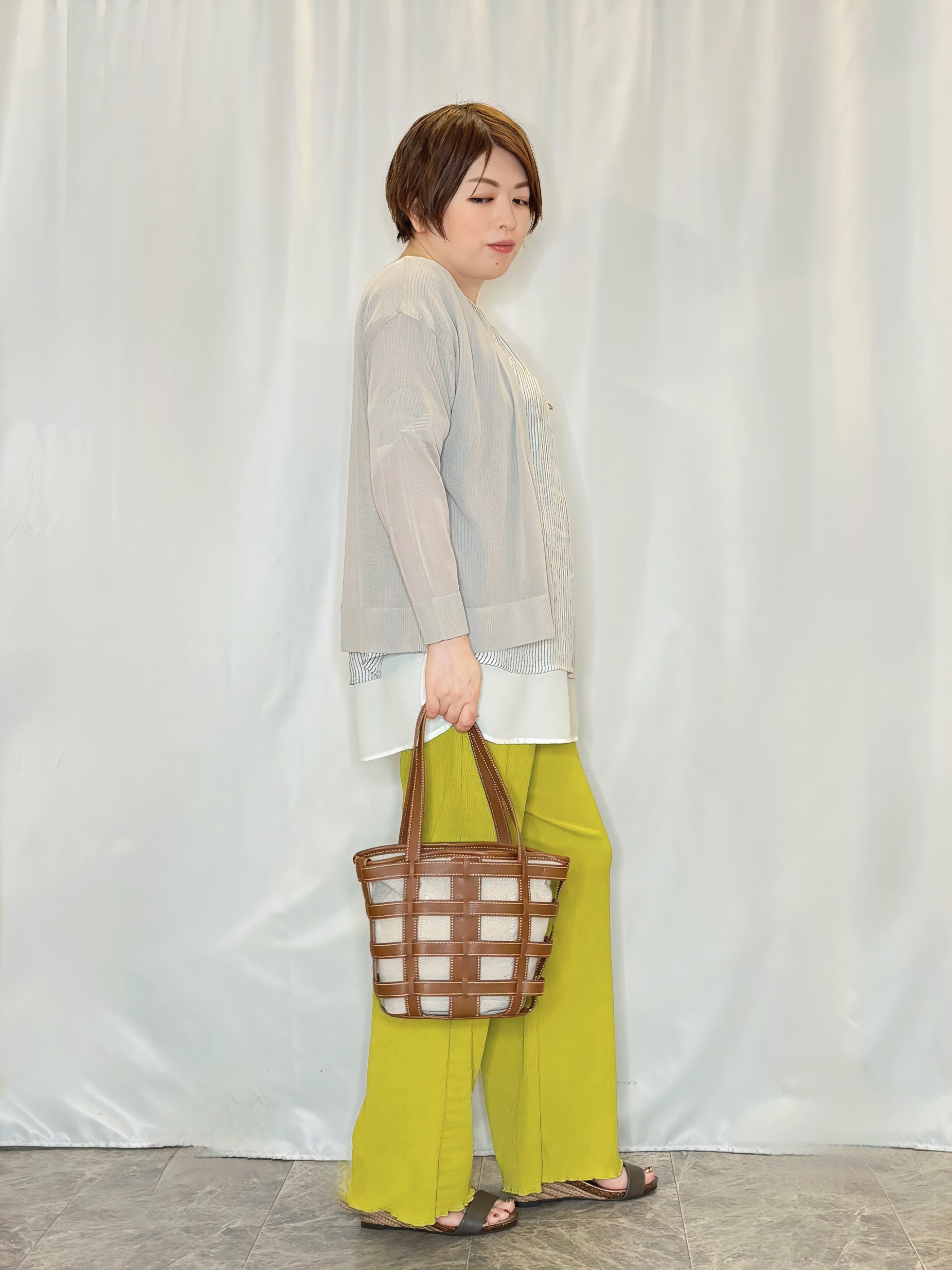 たみさんの「SHOO･LA･RUE｜【ひんやり/洗濯機可/S-LL】オンにもオフにも マルチに使えるボタンレスカーディガン」を使ったコーディネート