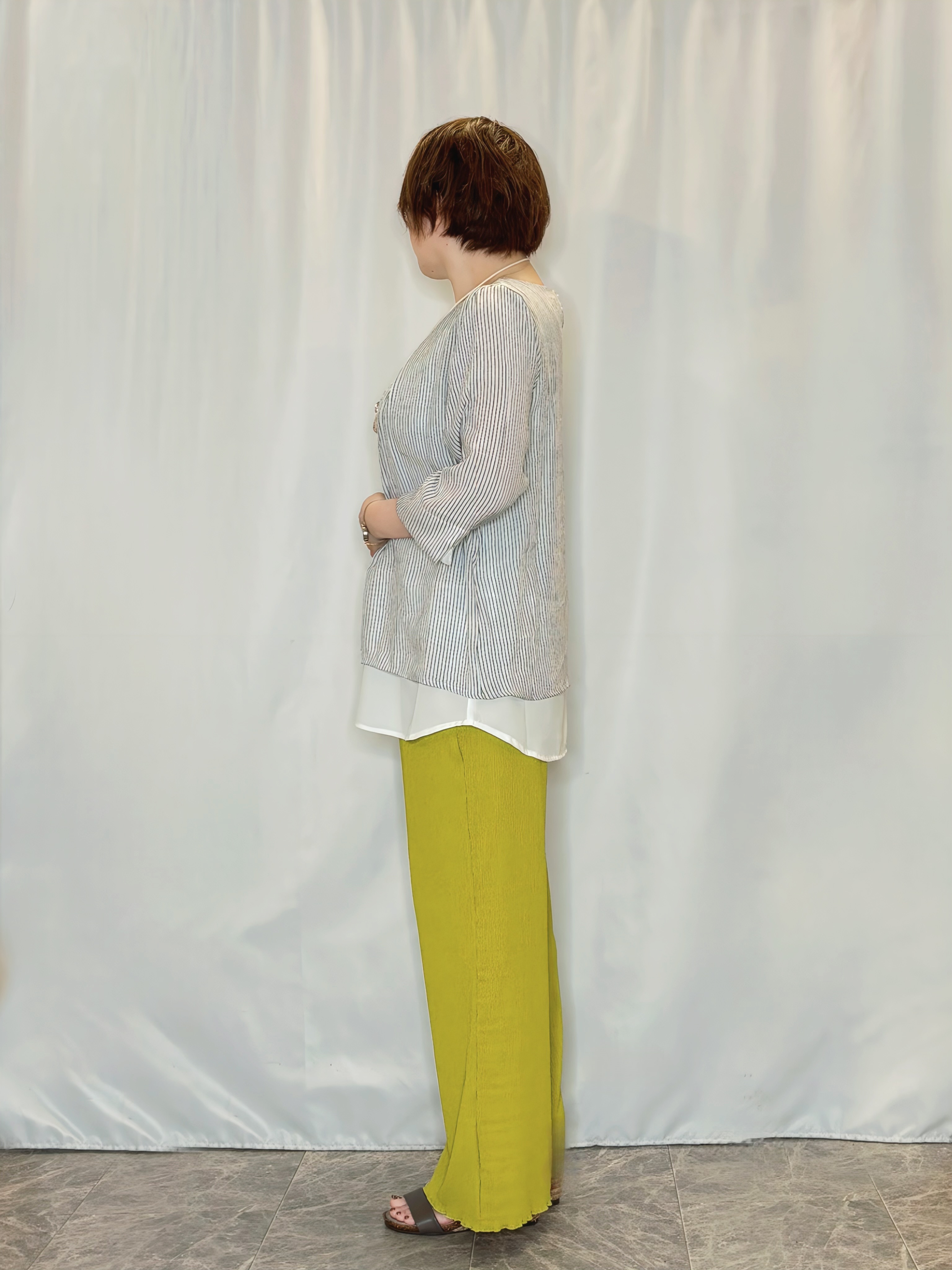 たみさんの「SHOO･LA･RUE｜【ひんやり/洗濯機可/S-LL】オンにもオフにも マルチに使えるボタンレスカーディガン」を使ったコーディネート