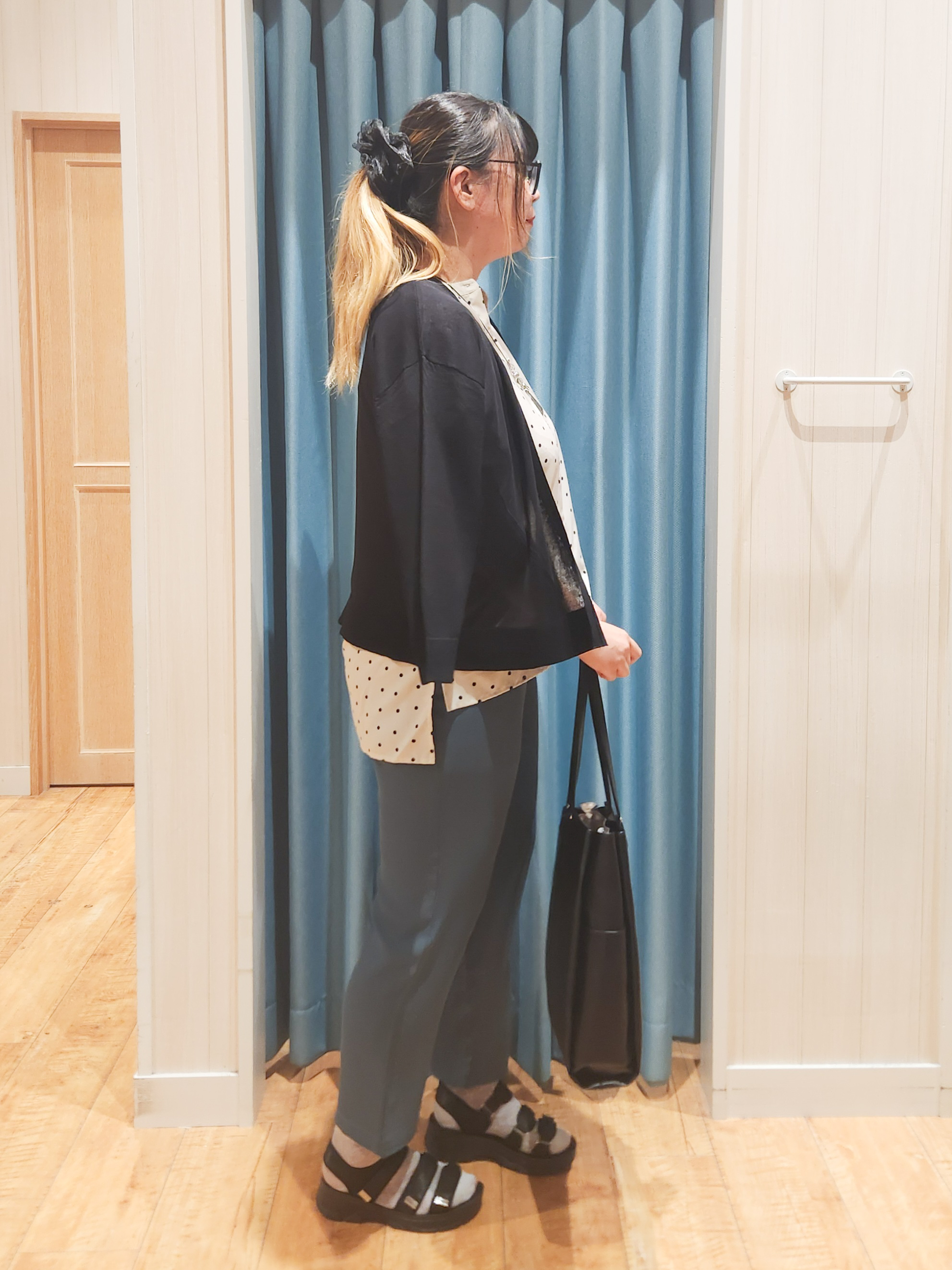 れーやんさんの「SHOO･LA･RUE｜【ひんやり/洗濯機可/S-LL】オンにもオフにも マルチに使えるボタンレスカーディガン」を使ったコーディネート