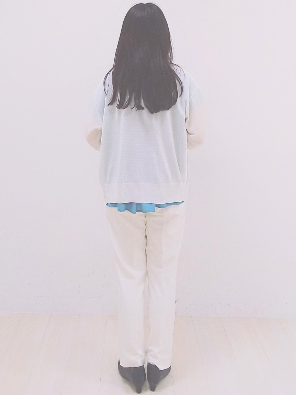 SANAさんの「Reflect｜オフボディVネックニットカーディガン」を使ったコーディネート