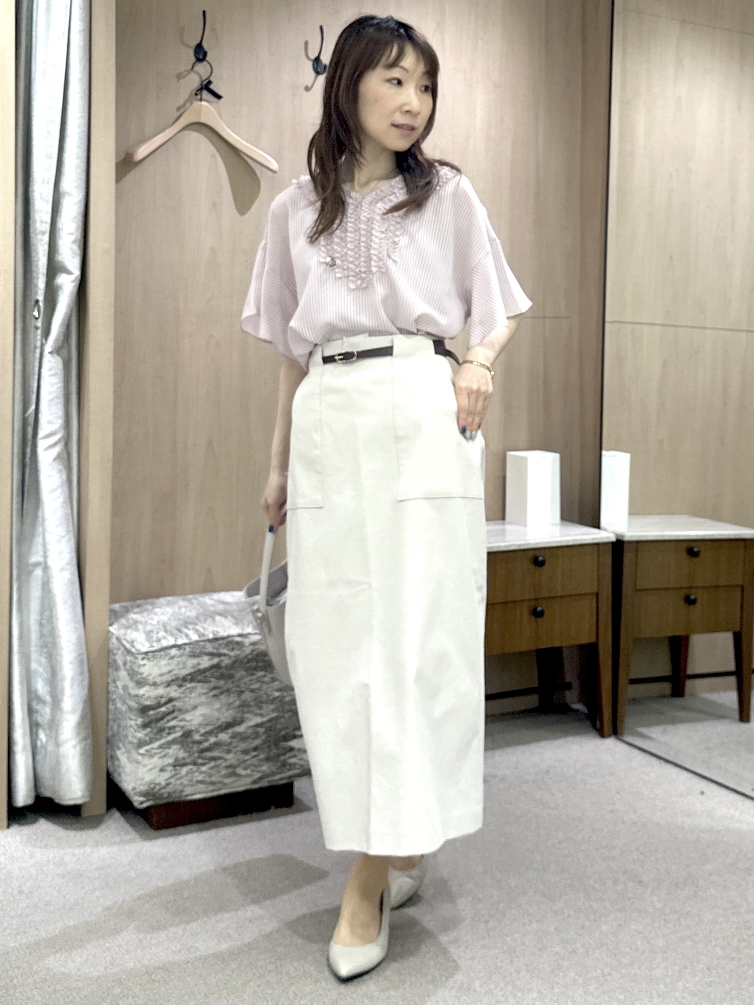 Miwaさんの「UNTITLED｜【接触冷感/通気性/洗える】Vネックフリルブラウス」を使ったコーディネート