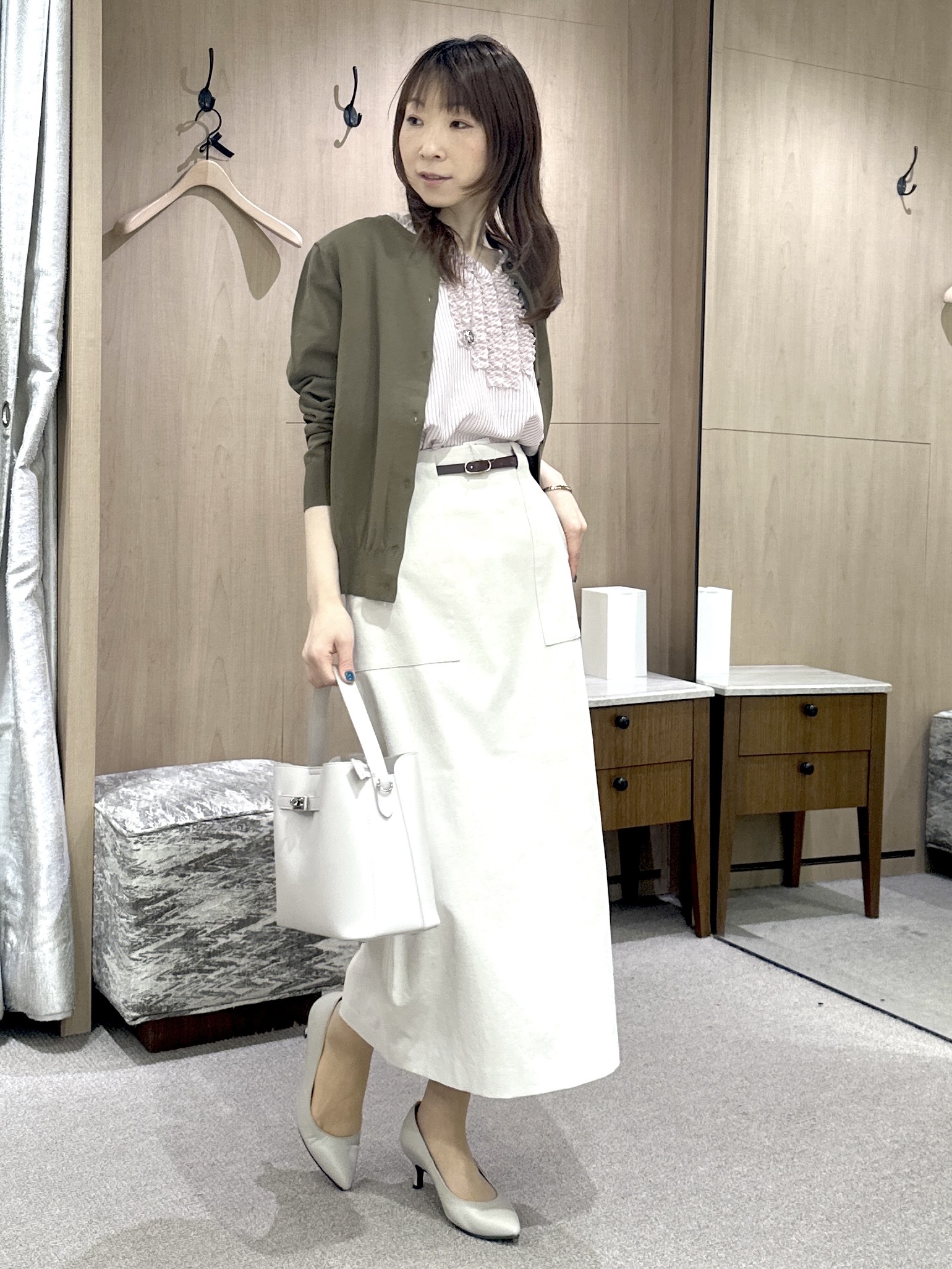 Miwaさんの「UNTITLED｜【接触冷感/通気性/洗える】Vネックフリルブラウス」を使ったコーディネート