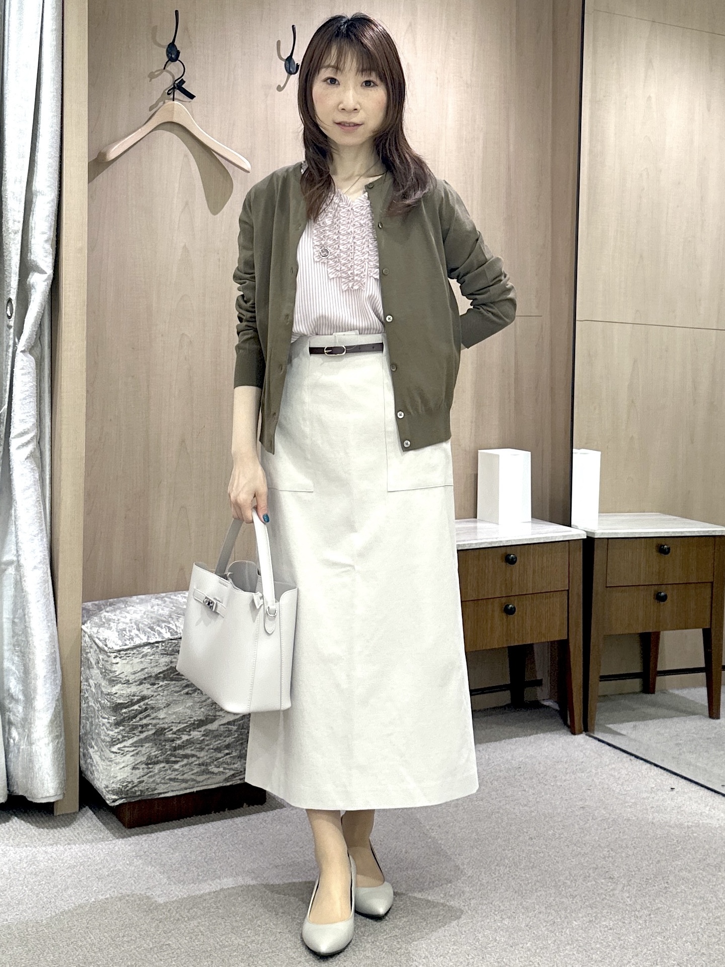 Miwaさんの「UNTITLED｜【接触冷感/通気性/洗える】Vネックフリルブラウス」を使ったコーディネート