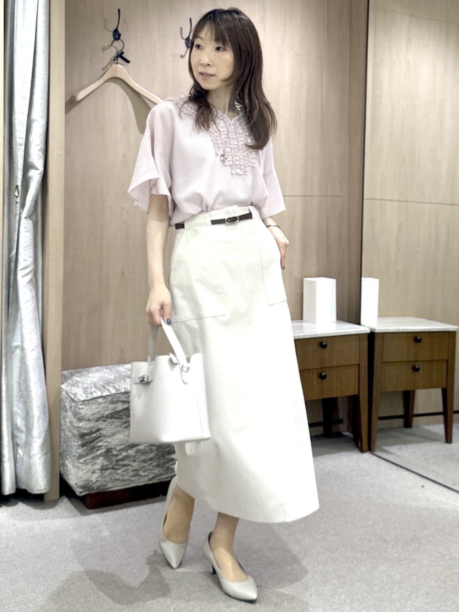 Miwaさんの「UNTITLED｜【接触冷感/通気性/洗える】Vネックフリルブラウス」を使ったコーディネート