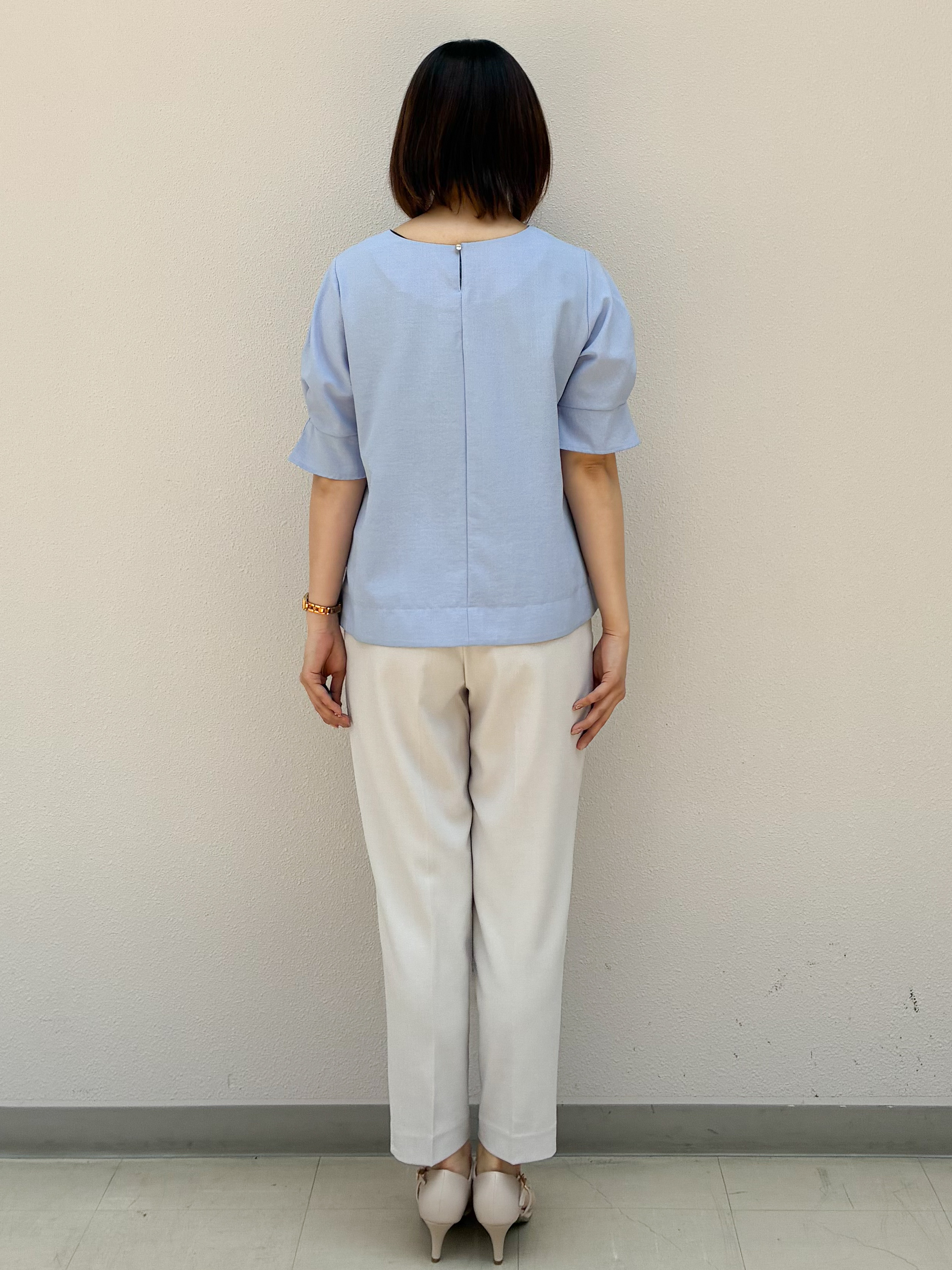 mihaさんの「index｜【接触冷感】タックパフスリーブブラウス《吸水速乾／防シワ／洗濯機OK／XS～3L／6col》」を使ったコーディネート