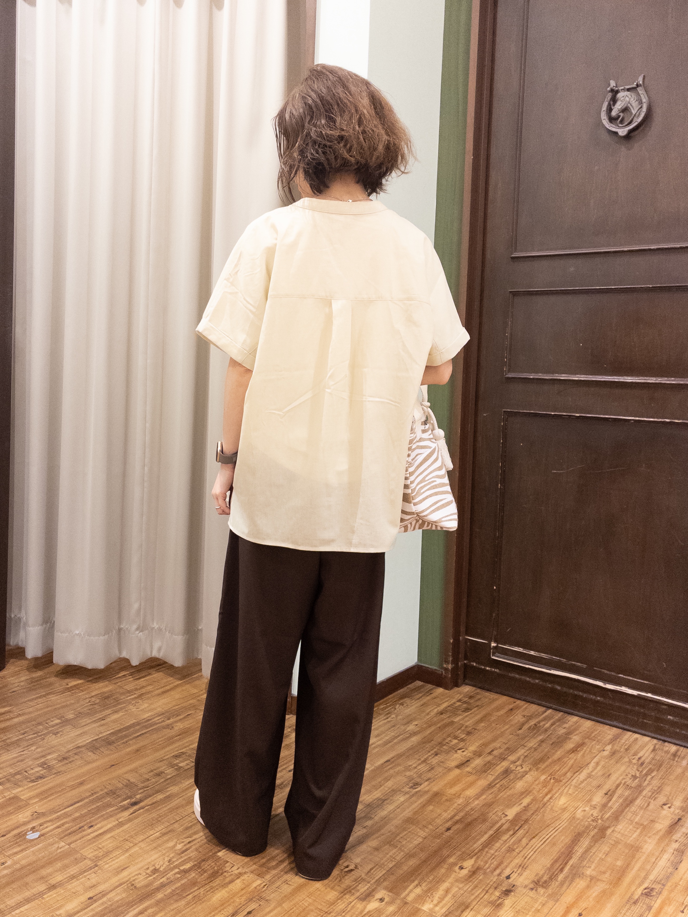 yukaさんの「SHOO･LA･RUE｜【さらり快適/洗濯機可/S-LL】風が通り抜ける 半袖バンドカラーシアーシャツ」を使ったコーディネート