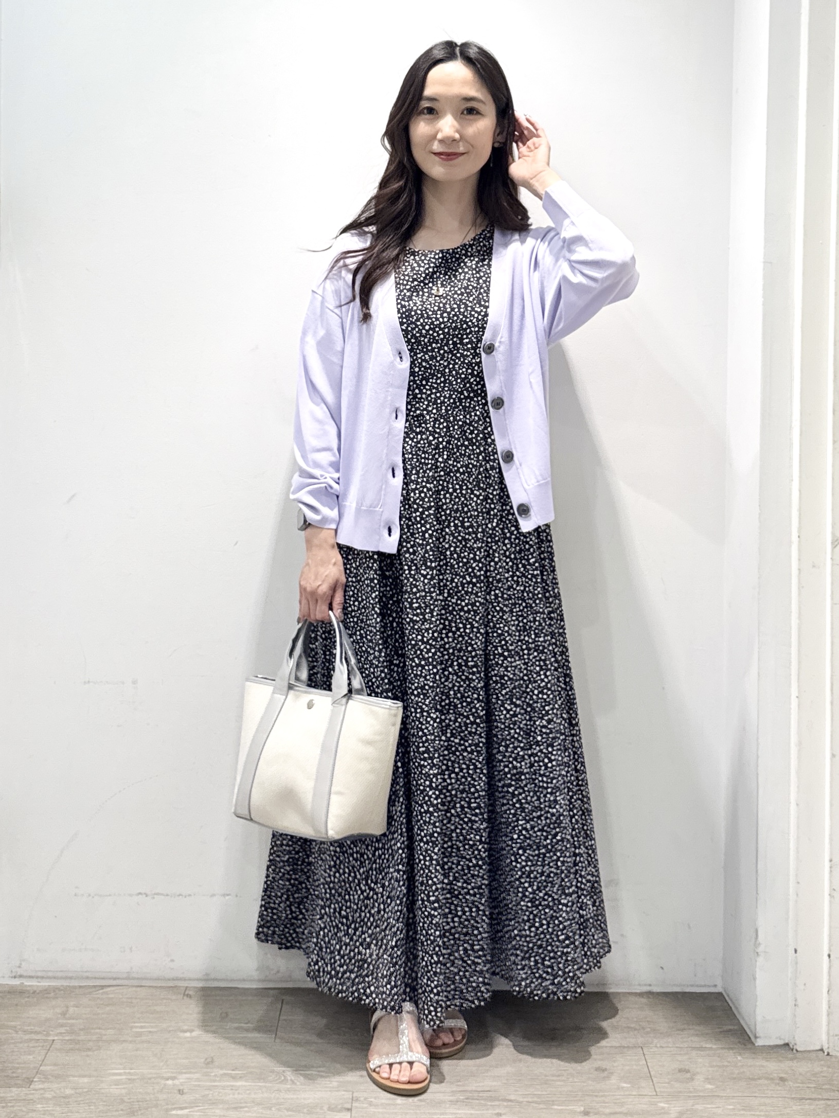 yuicciさんの「OPAQUE.CLIP｜【UV／接触冷感】Vネックリラクシーニットカーディガン《洗濯機OK／抗ピル》」を使ったコーディネート