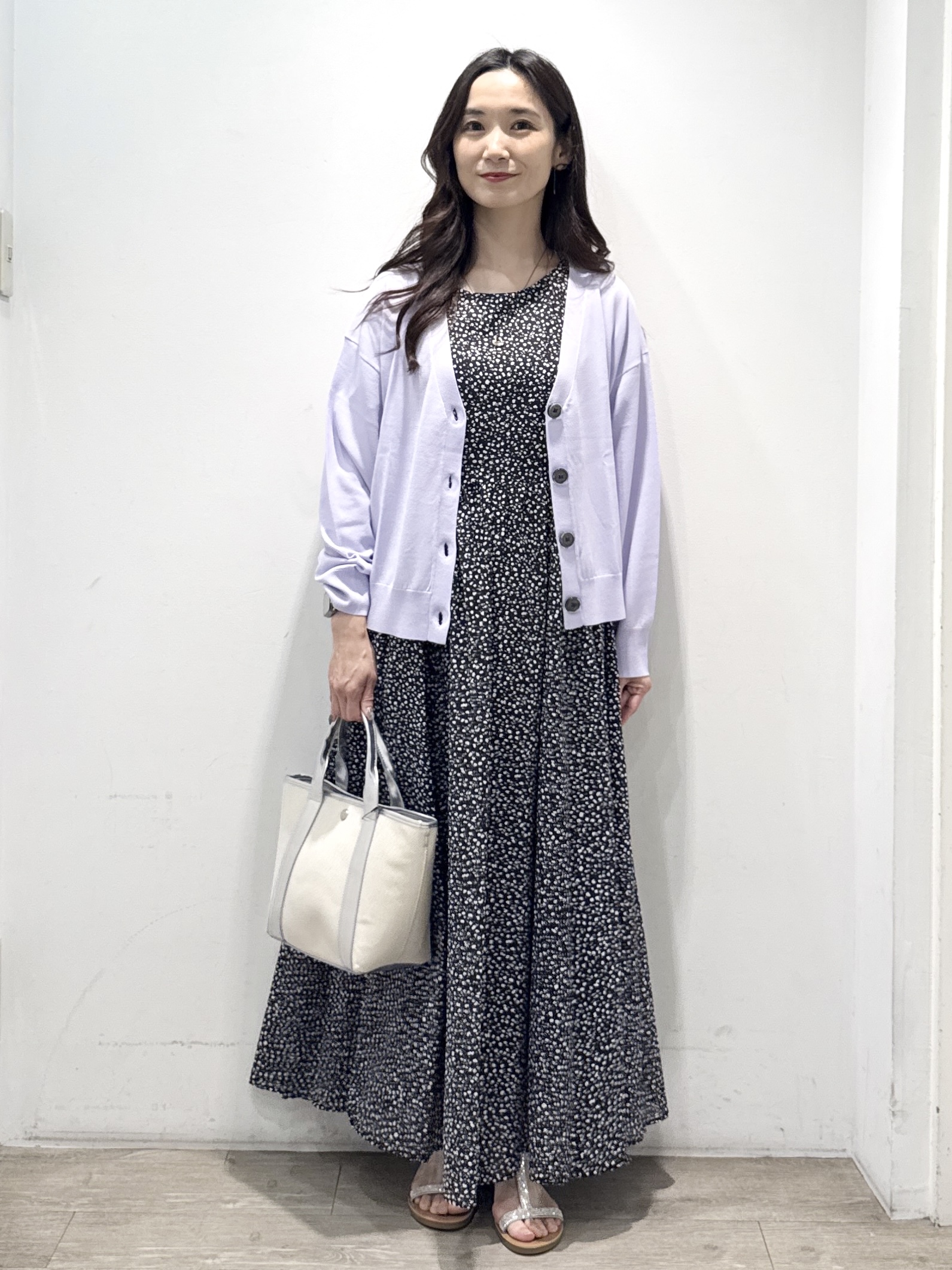 yuicciさんの「OPAQUE.CLIP｜【UV／接触冷感】Vネックリラクシーニットカーディガン《洗濯機OK／抗ピル》」を使ったコーディネート