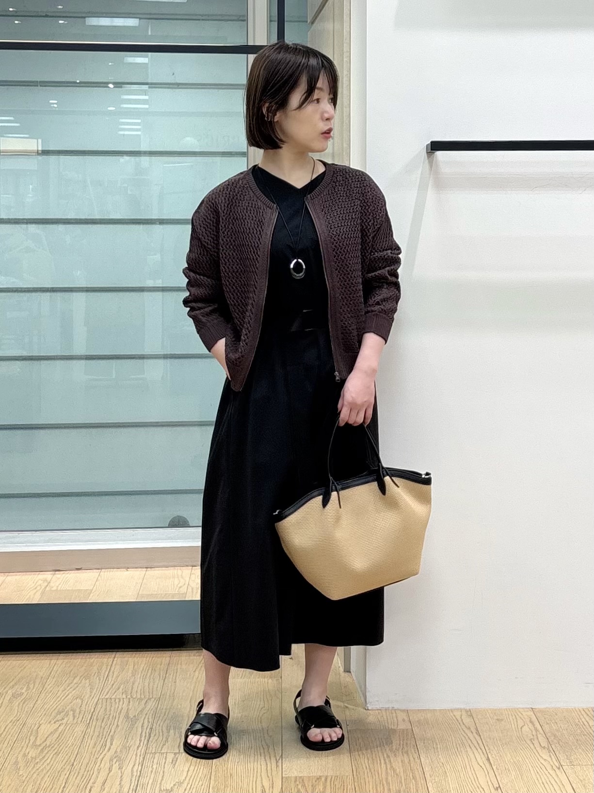 asamiさんの「INDIVI｜【撥水／UVケア／SETUP可能】軽量ベルト付きAラインワンピース」を使ったコーディネート