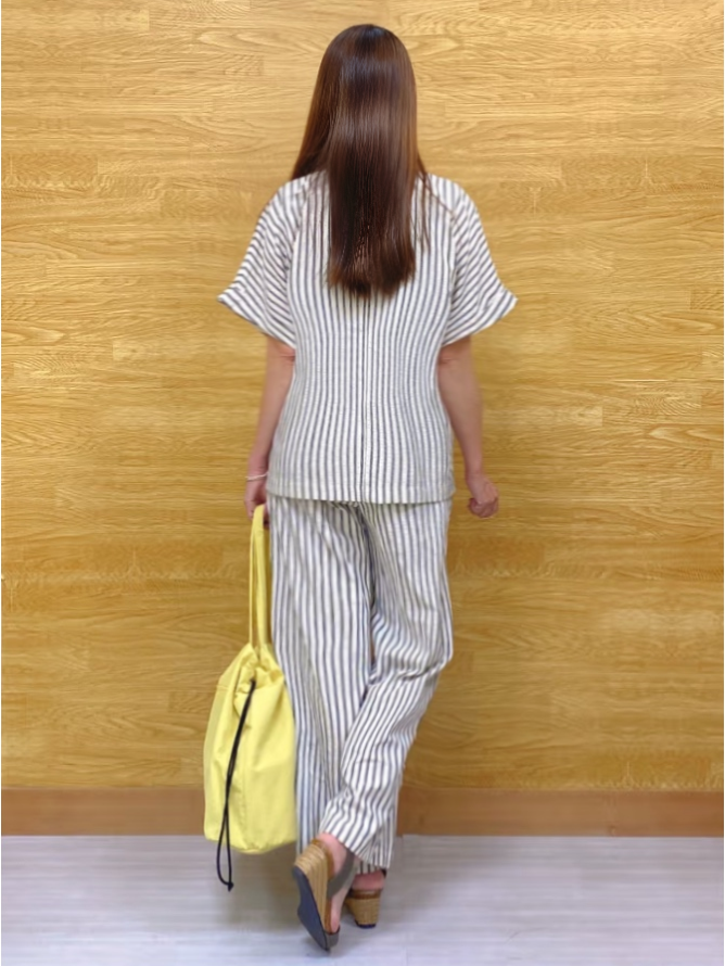 ユキニーズさんの「SHOO･LA･RUE｜【ひんやり/吸水速乾/セットアップ可】羽織るだけで主役になる サッカーストライプシャツジャケット」を使ったコーディネート