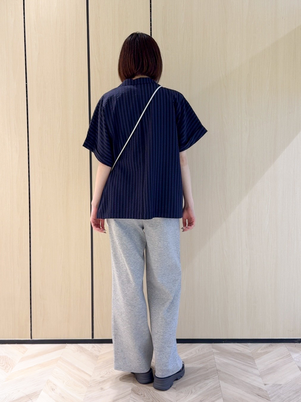 𝐜𝐡𝐢𝐤𝐚さんの「SHOO･LA･RUE｜【ひんやり/吸水速乾/セットアップ可】羽織るだけで主役になる サッカーストライプシャツジャケット」を使ったコーディネート