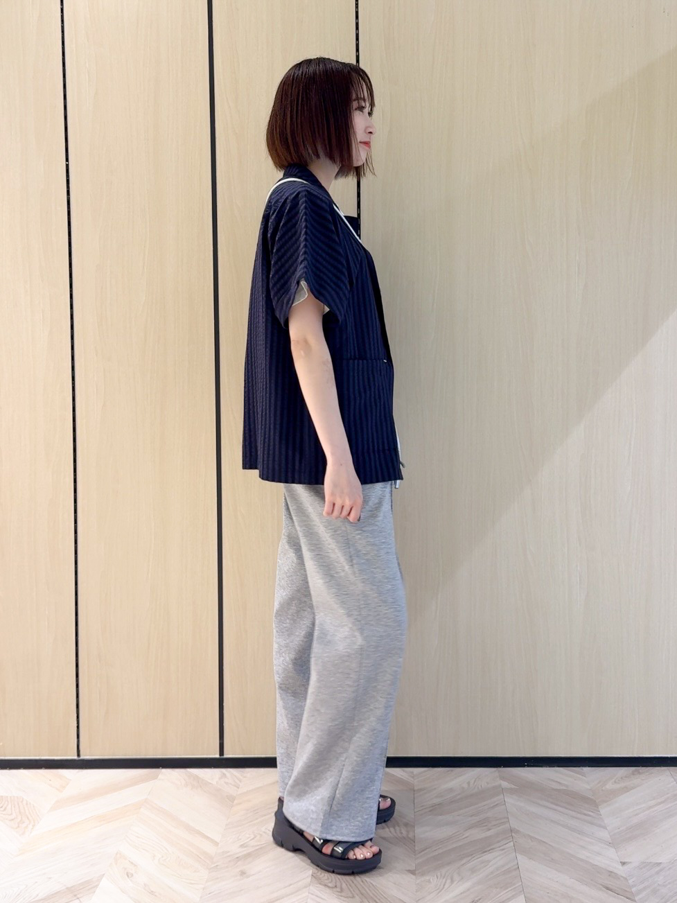 𝐜𝐡𝐢𝐤𝐚さんの「SHOO･LA･RUE｜【ひんやり/吸水速乾/セットアップ可】羽織るだけで主役になる サッカーストライプシャツジャケット」を使ったコーディネート