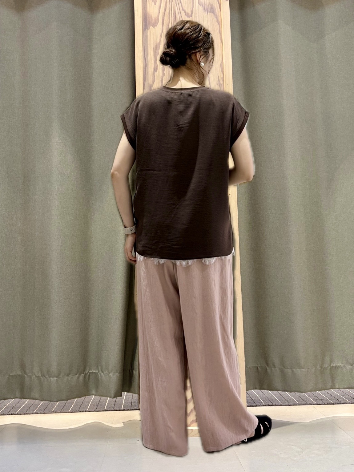 ころさんの「THE SHOP TK｜【ひんやりさらさら】軽やかに着られる プリントTシャツ」を使ったコーディネート