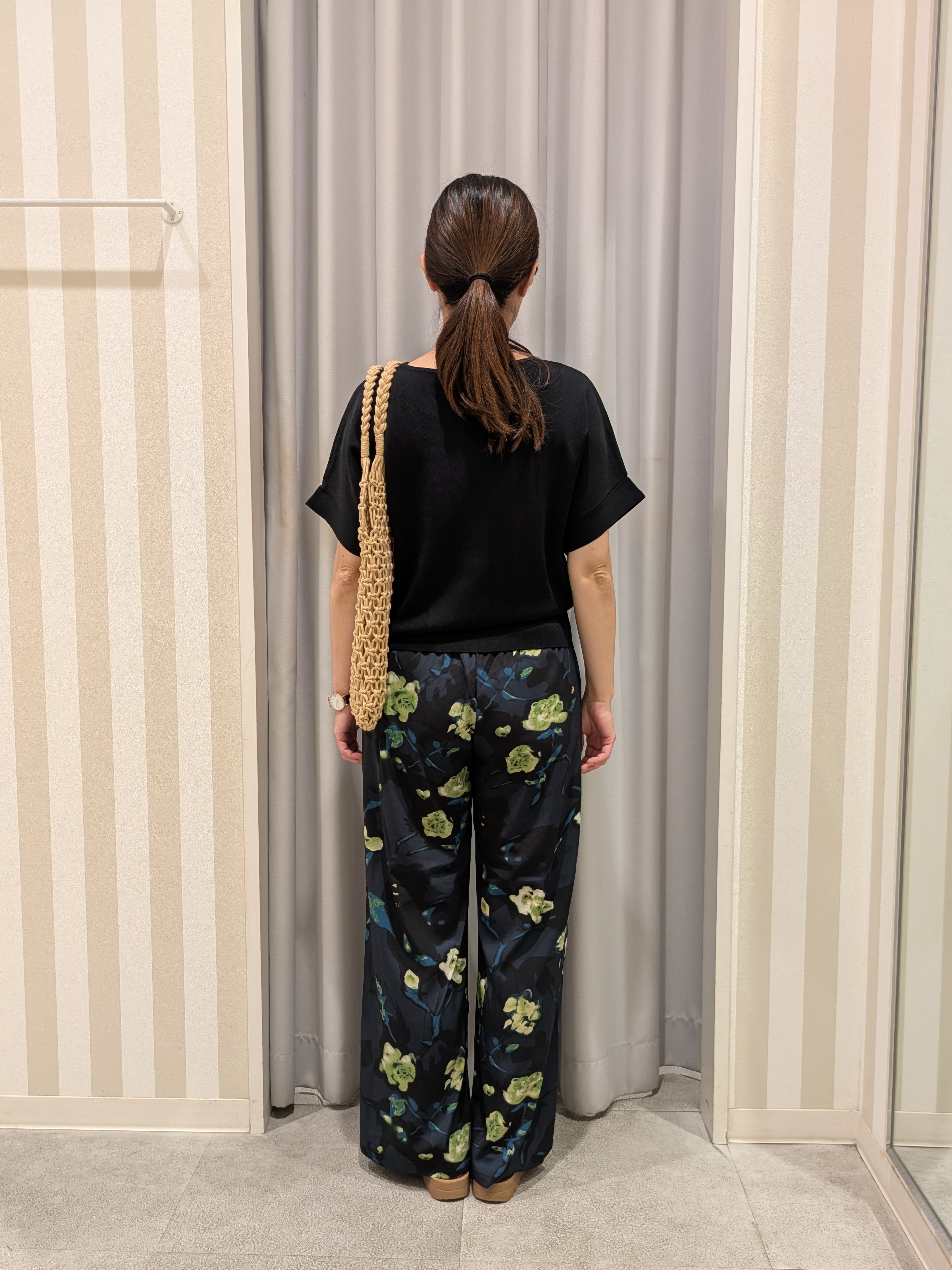 𝐂𝐡𝐢𝐢 &hearts;(ちー)さんの「SHOO･LA･RUE｜【毎日洗える/ひんやり/UV/S-LL】二の腕隠れる さらっとドルマン半袖ニット」を使ったコーディネート