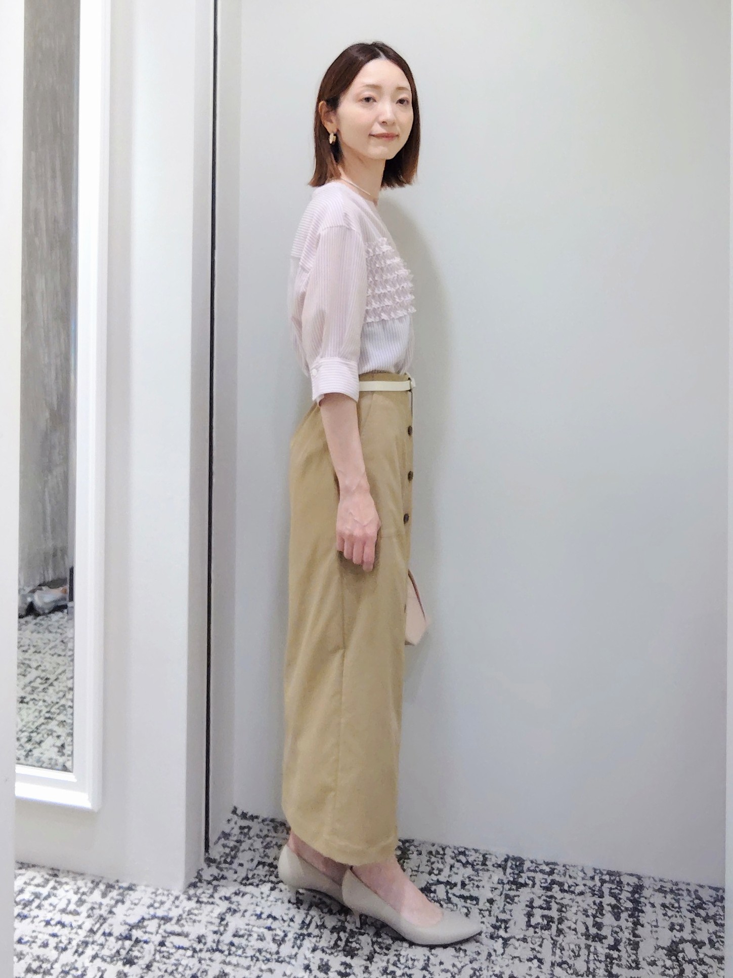 terumiさんの「UNTITLED｜【接触冷感/通気性/洗える】フロントフリルブラウス」を使ったコーディネート