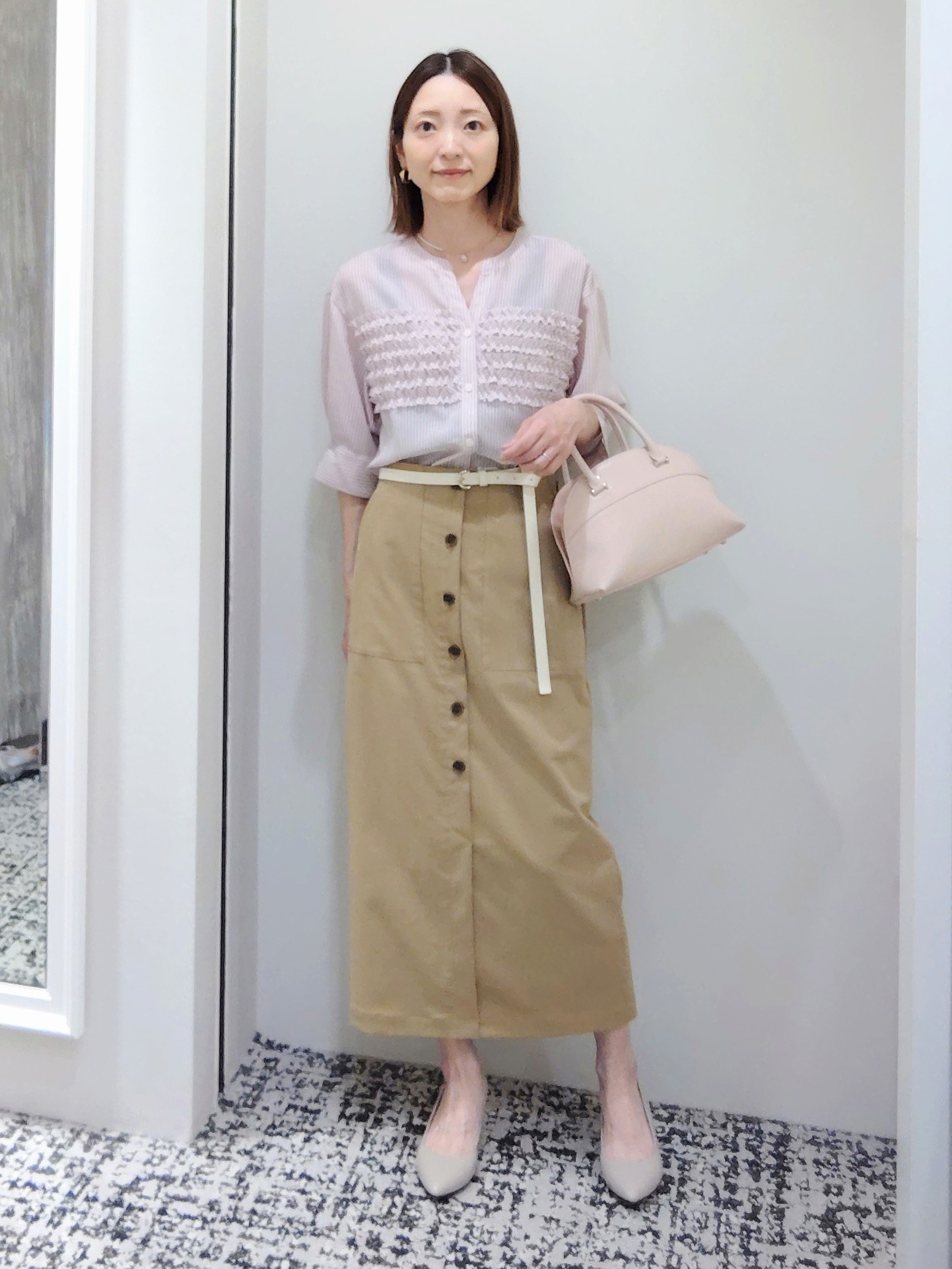 terumiさんの「UNTITLED｜【接触冷感/通気性/洗える】フロントフリルブラウス」を使ったコーディネート